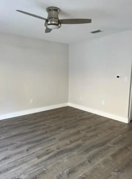 208 MAGNOLIA AVE