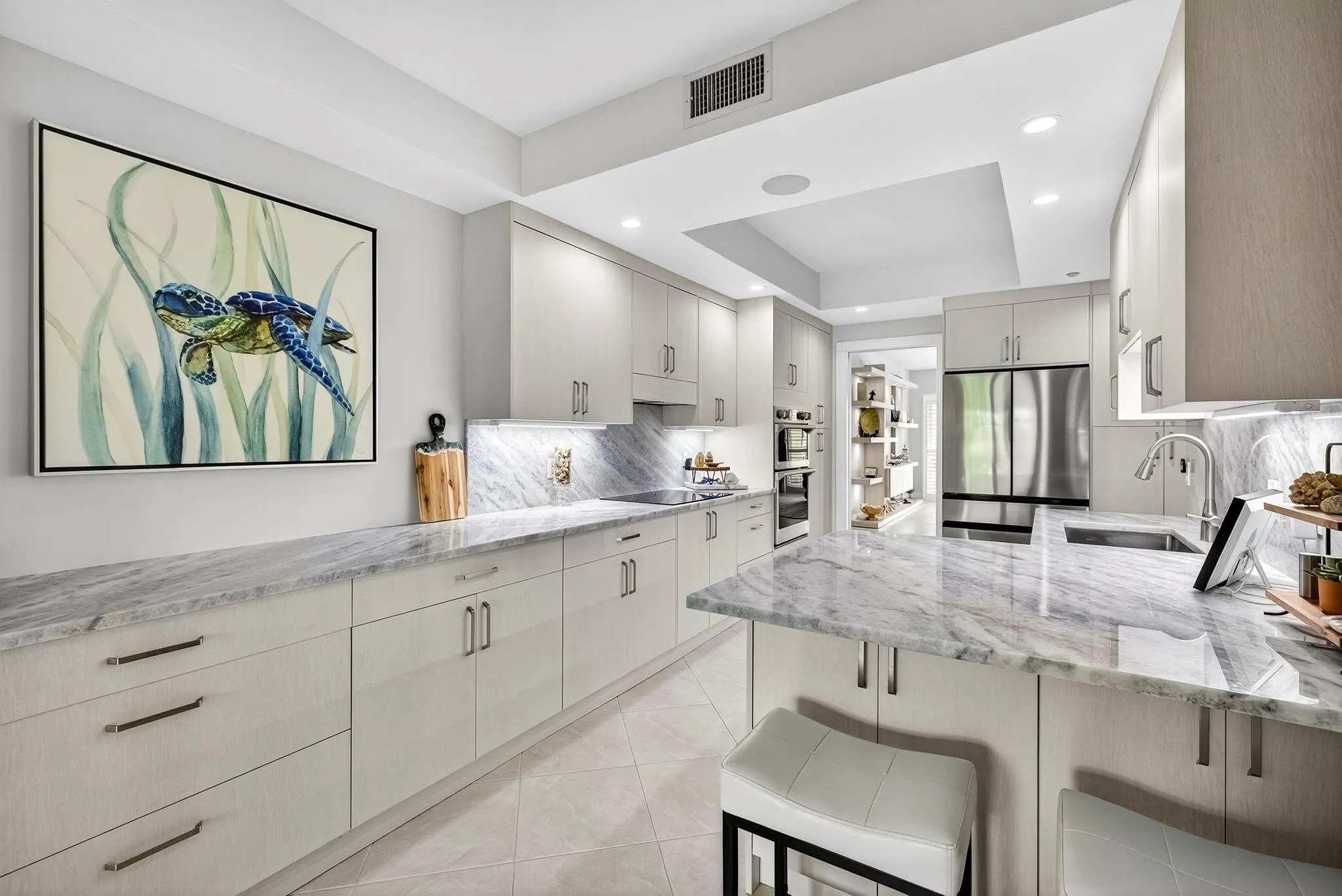 1228 Hillsboro Mile, #203