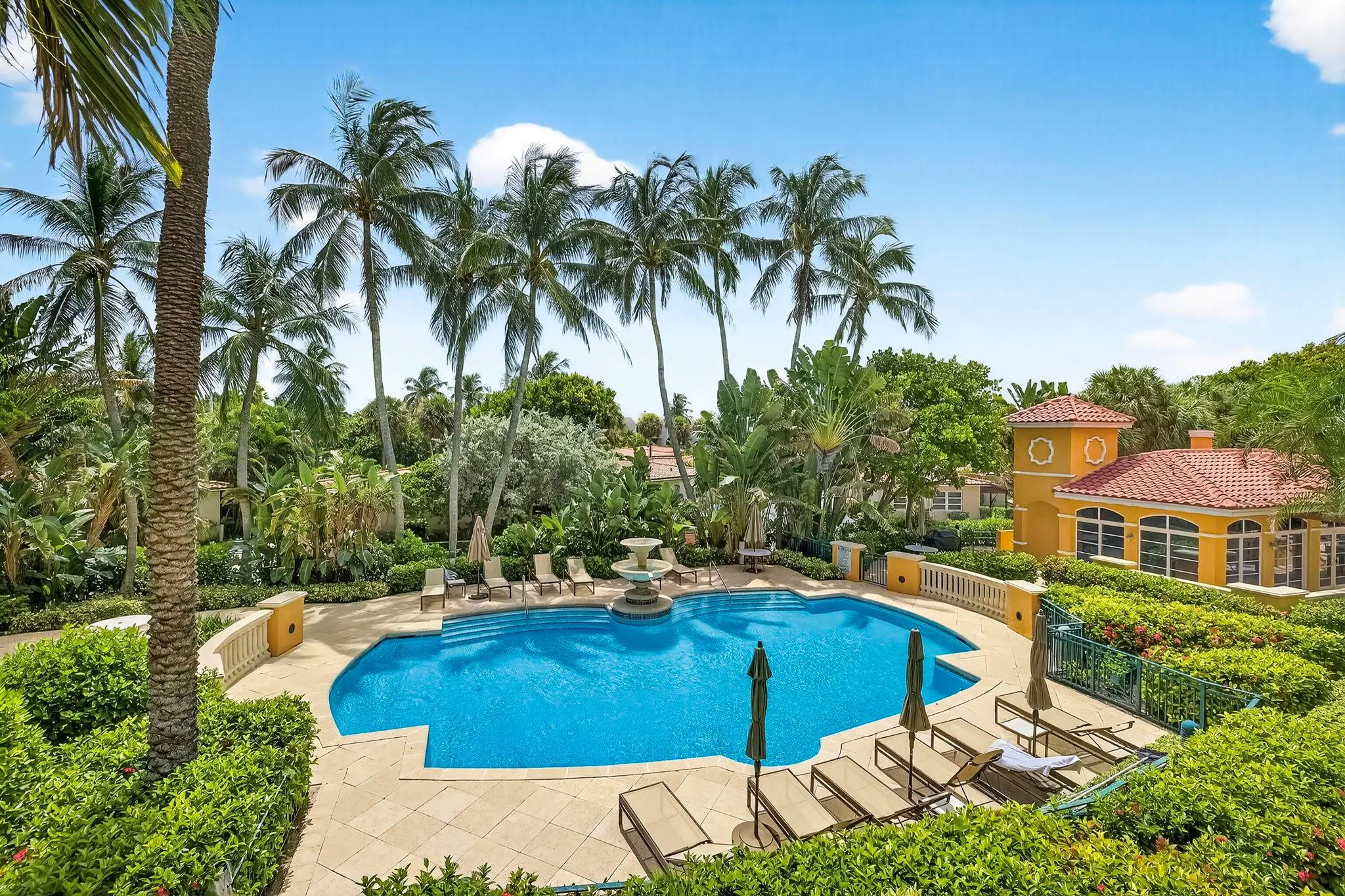 1228 Hillsboro Mile, #203