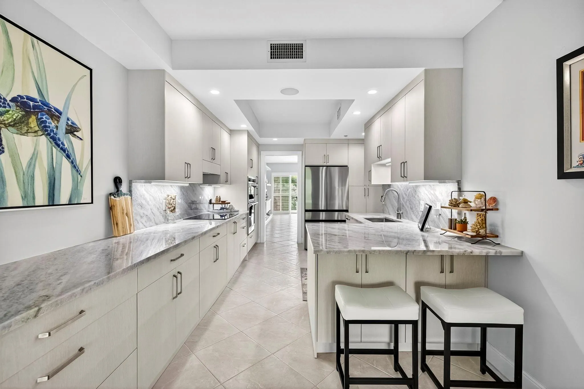 1228 Hillsboro Mile, #203
