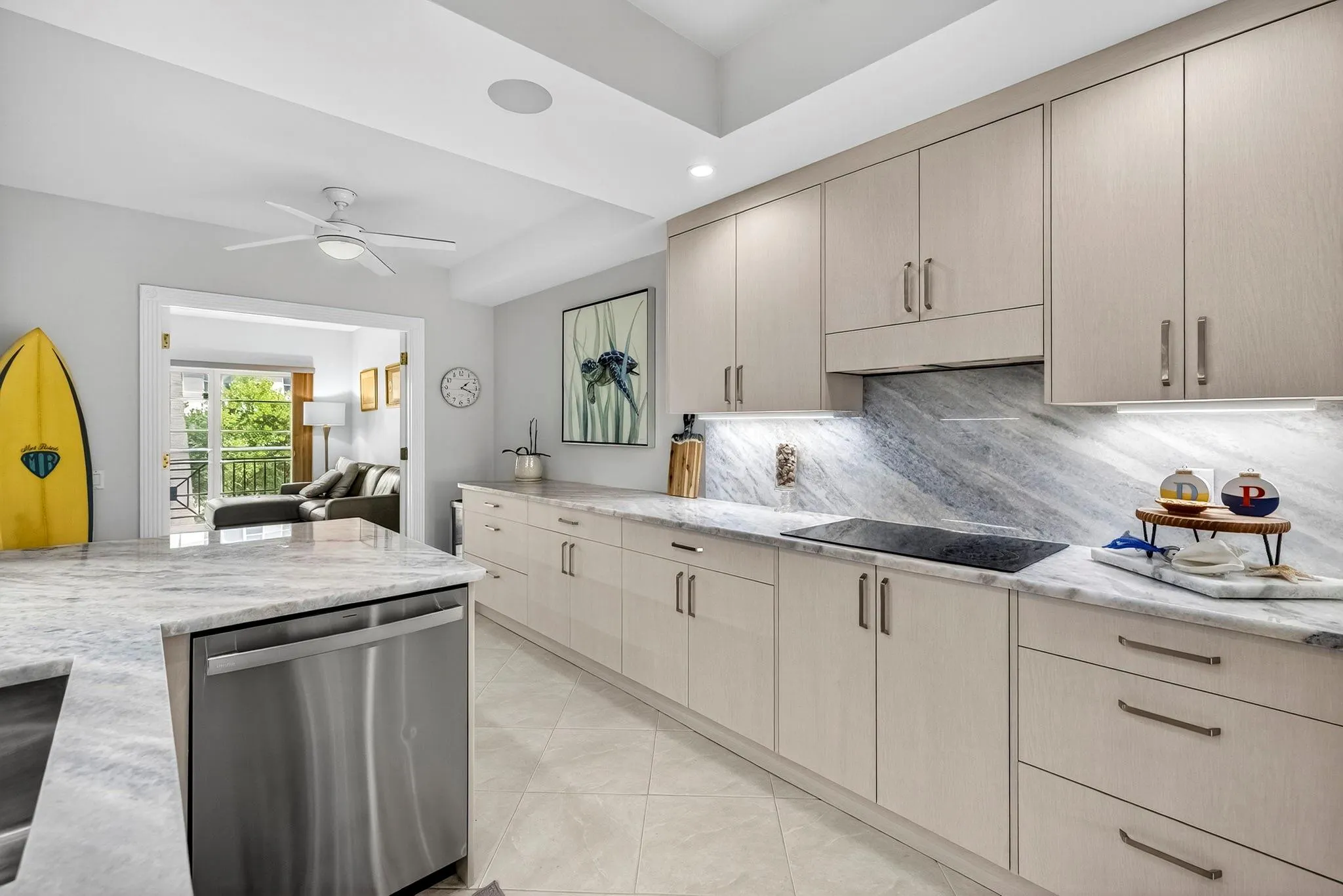 1228 Hillsboro Mile, #203