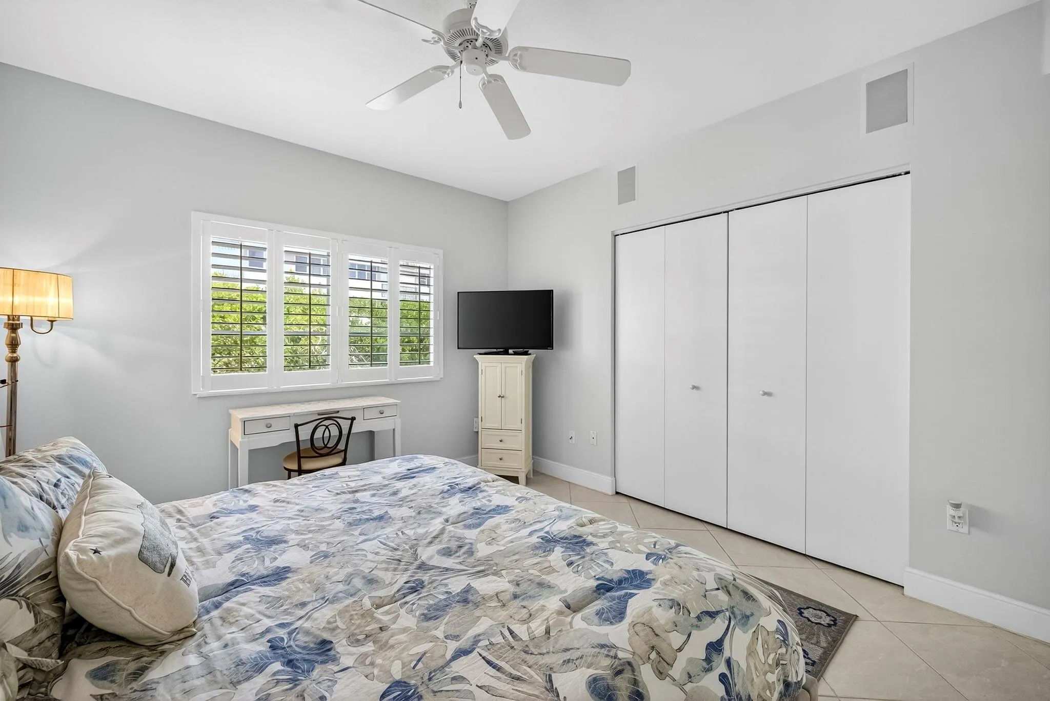 1228 Hillsboro Mile, #203