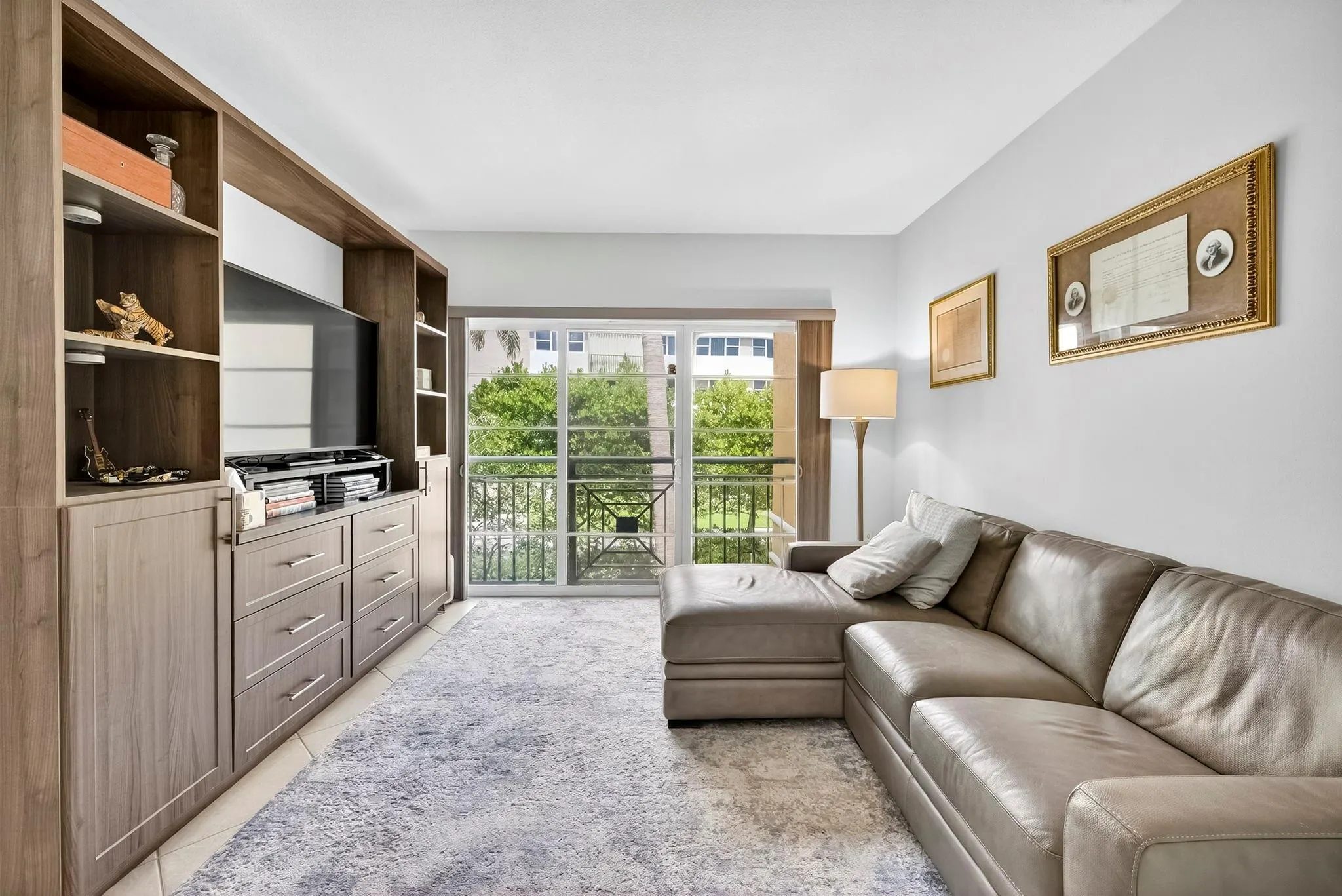 1228 Hillsboro Mile, #203