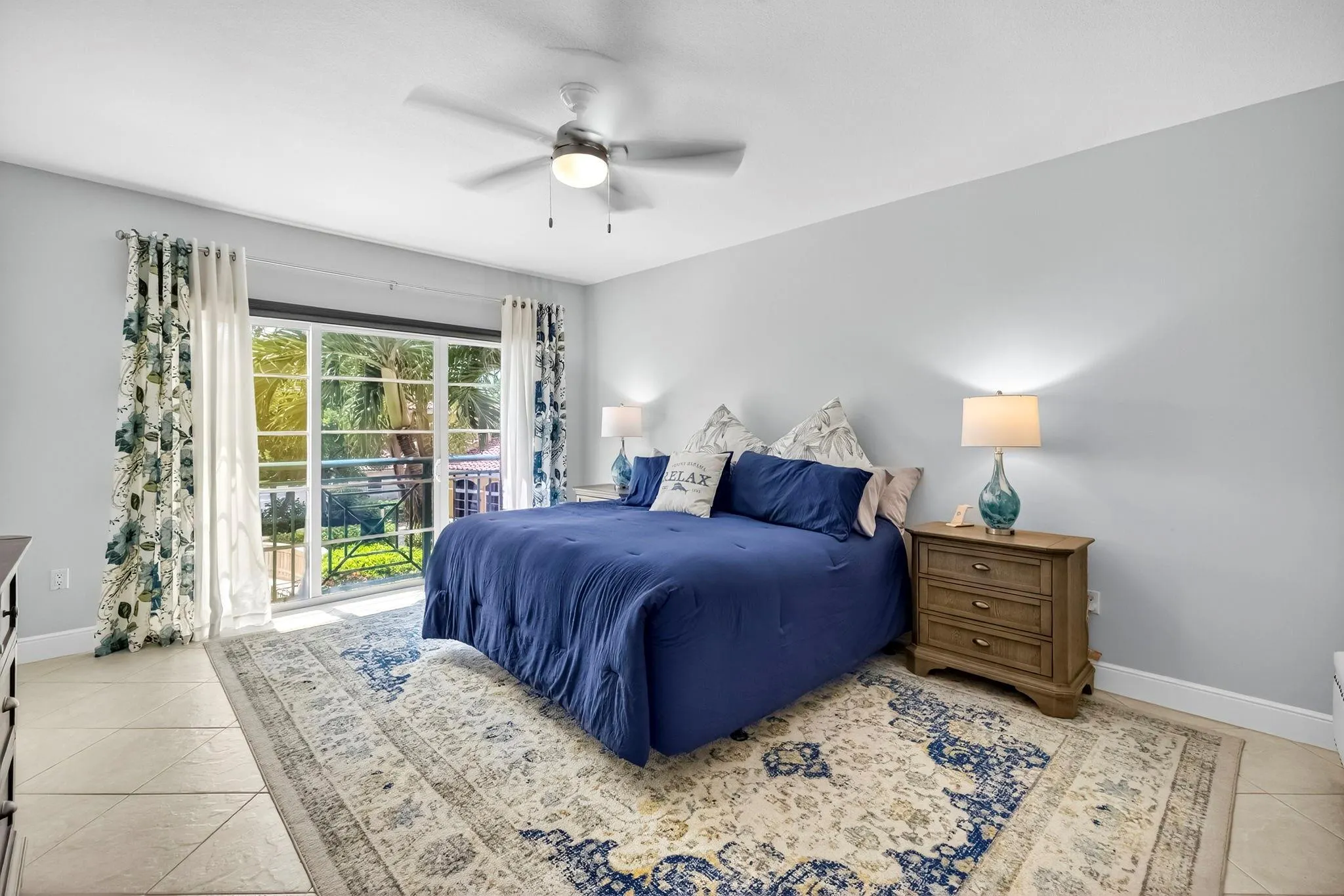 1228 Hillsboro Mile, #203