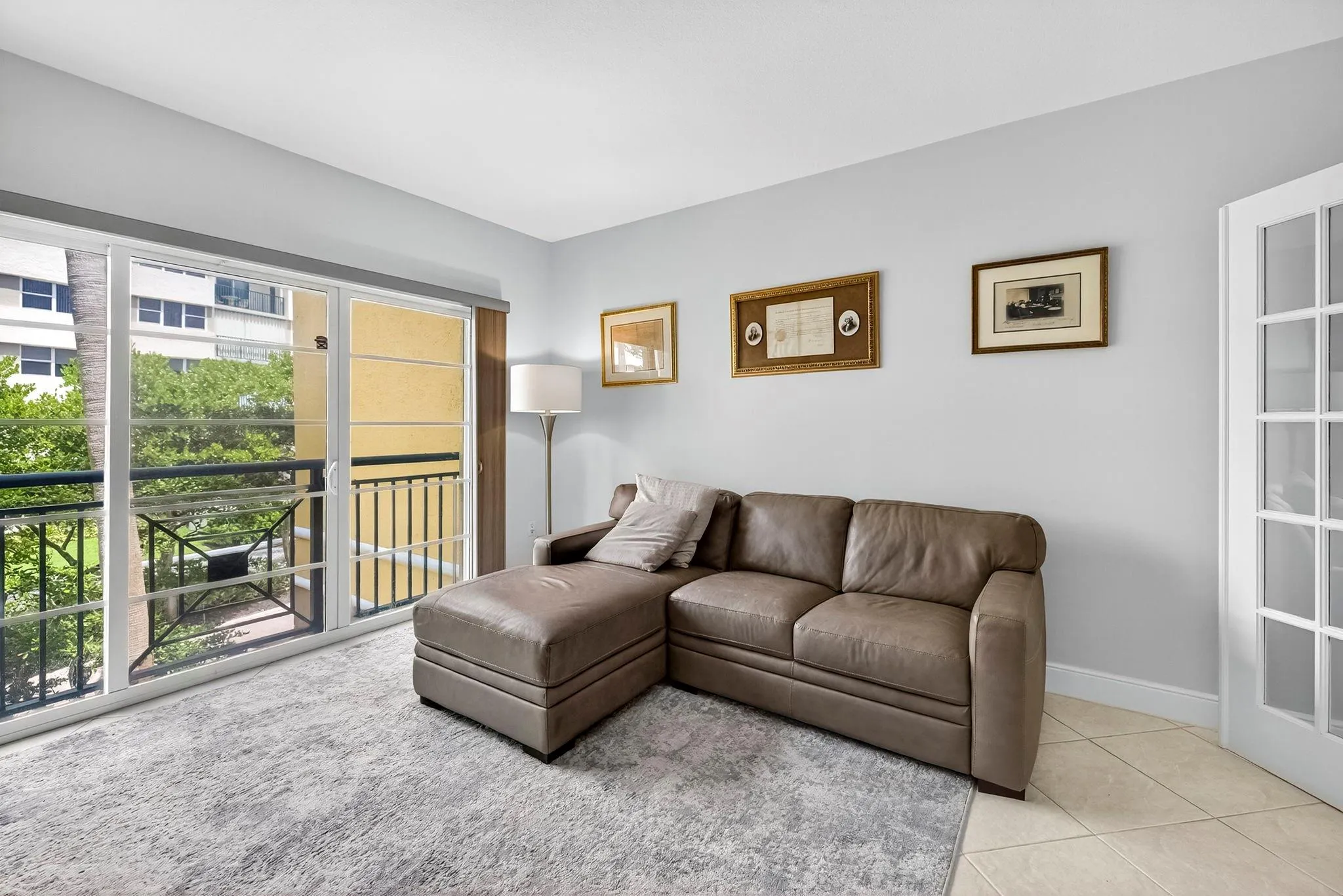 1228 Hillsboro Mile, #203