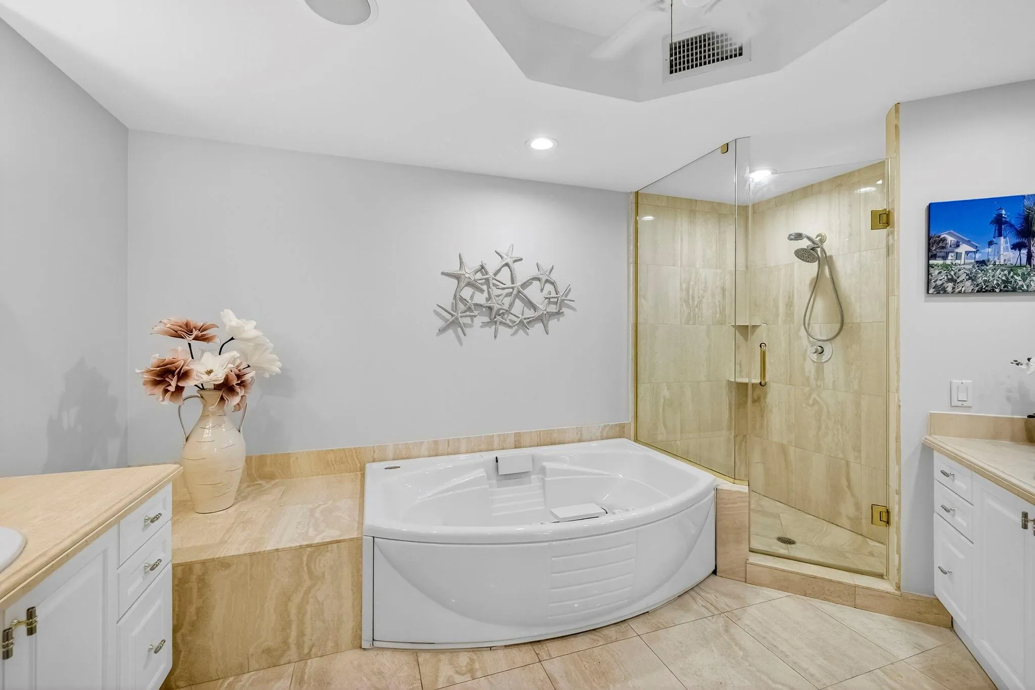 1228 Hillsboro Mile, #203