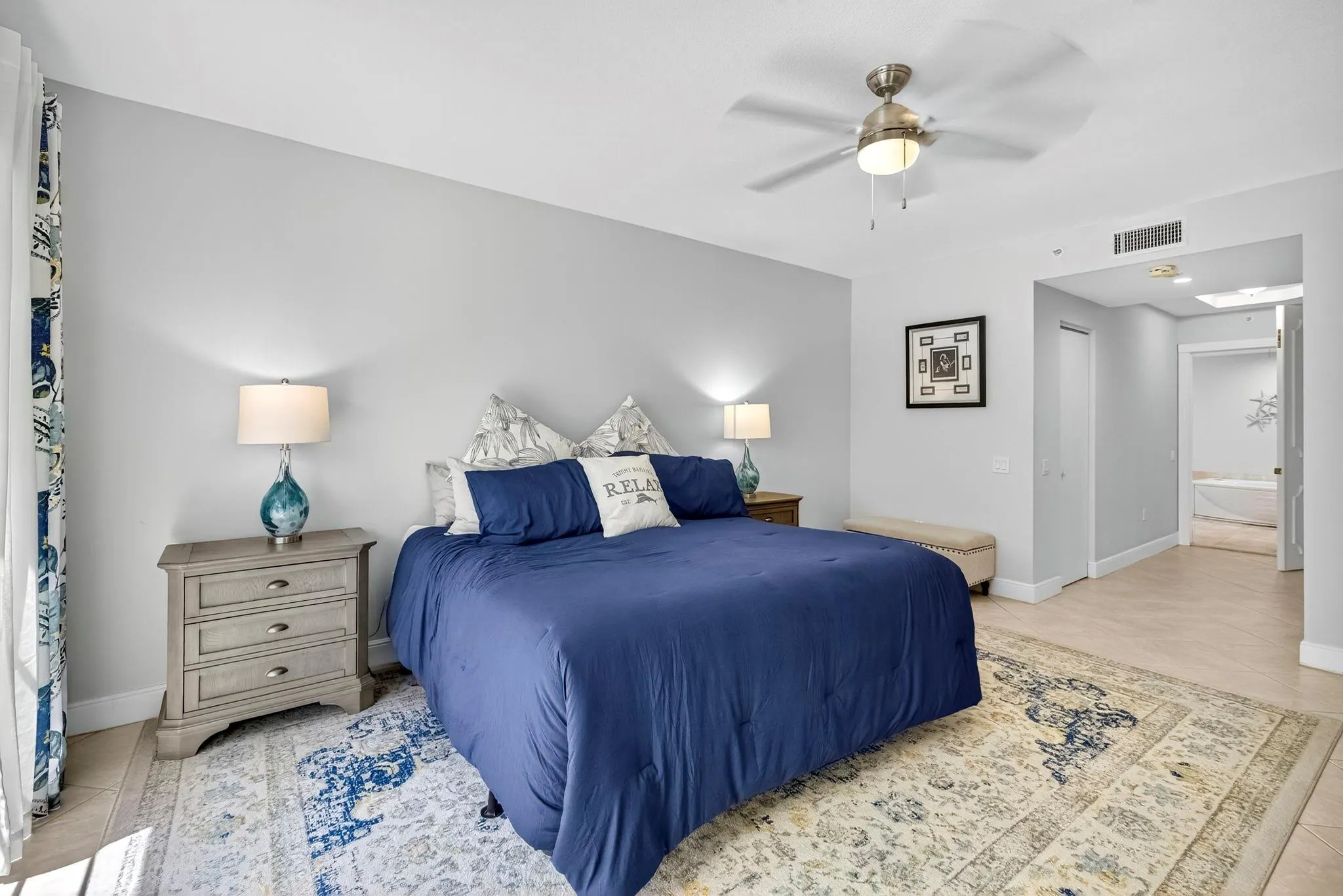 1228 Hillsboro Mile, #203