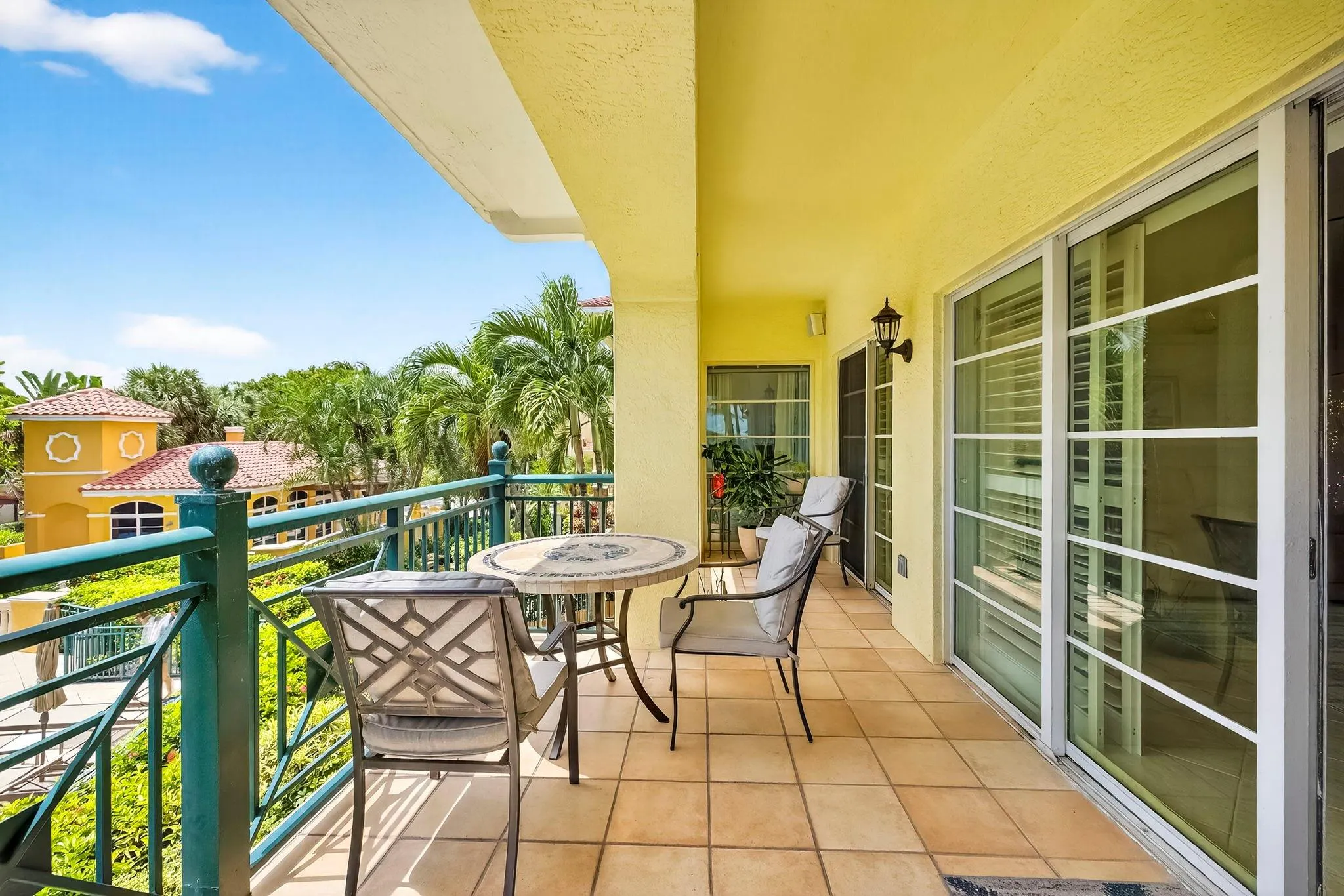 1228 Hillsboro Mile, #203