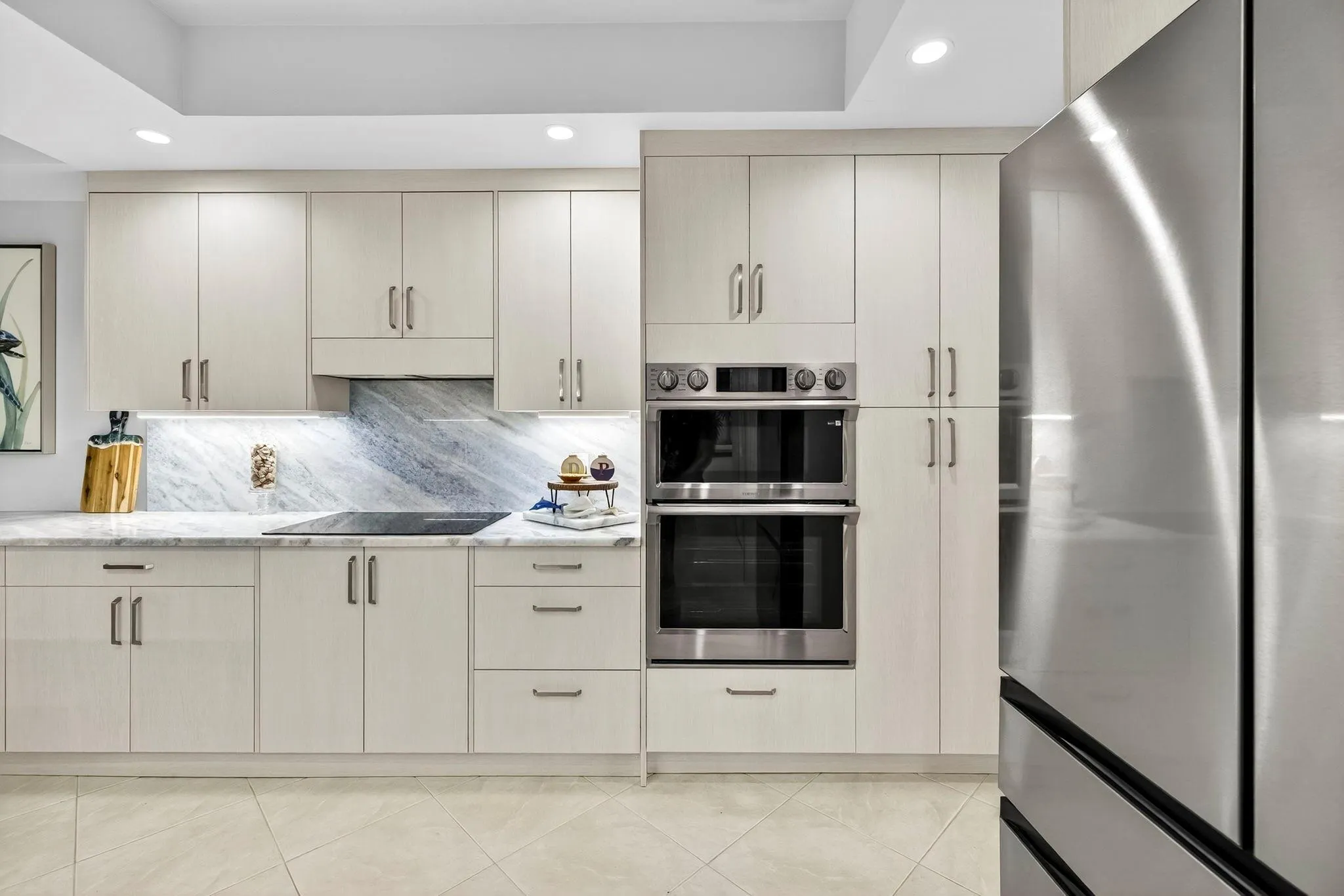 1228 Hillsboro Mile, #203