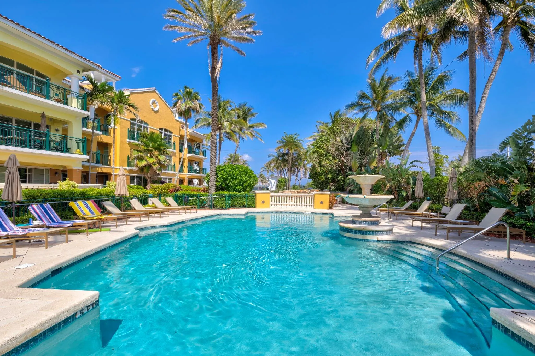 1228 Hillsboro Mile, #203