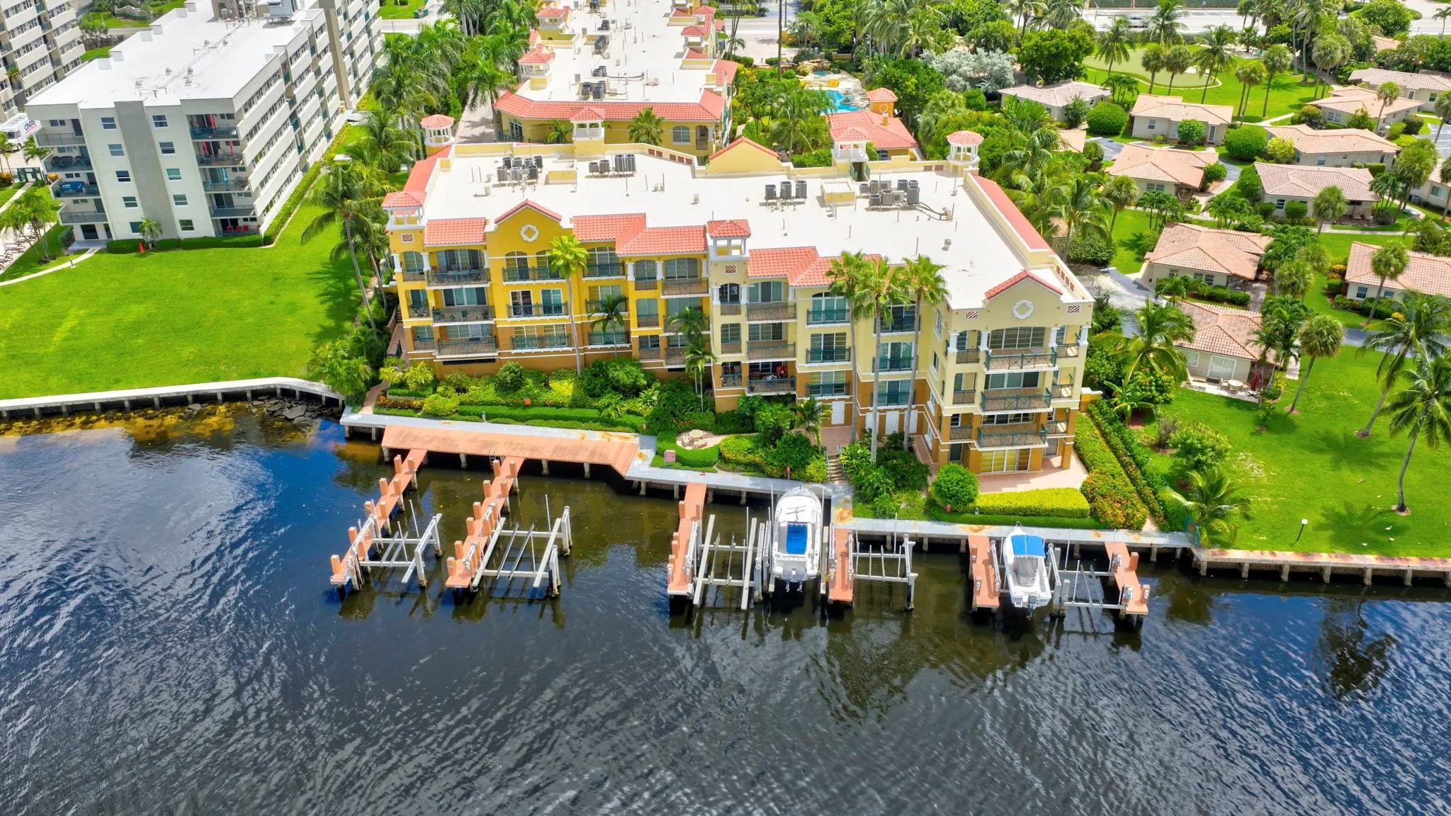 1228 Hillsboro Mile, #203