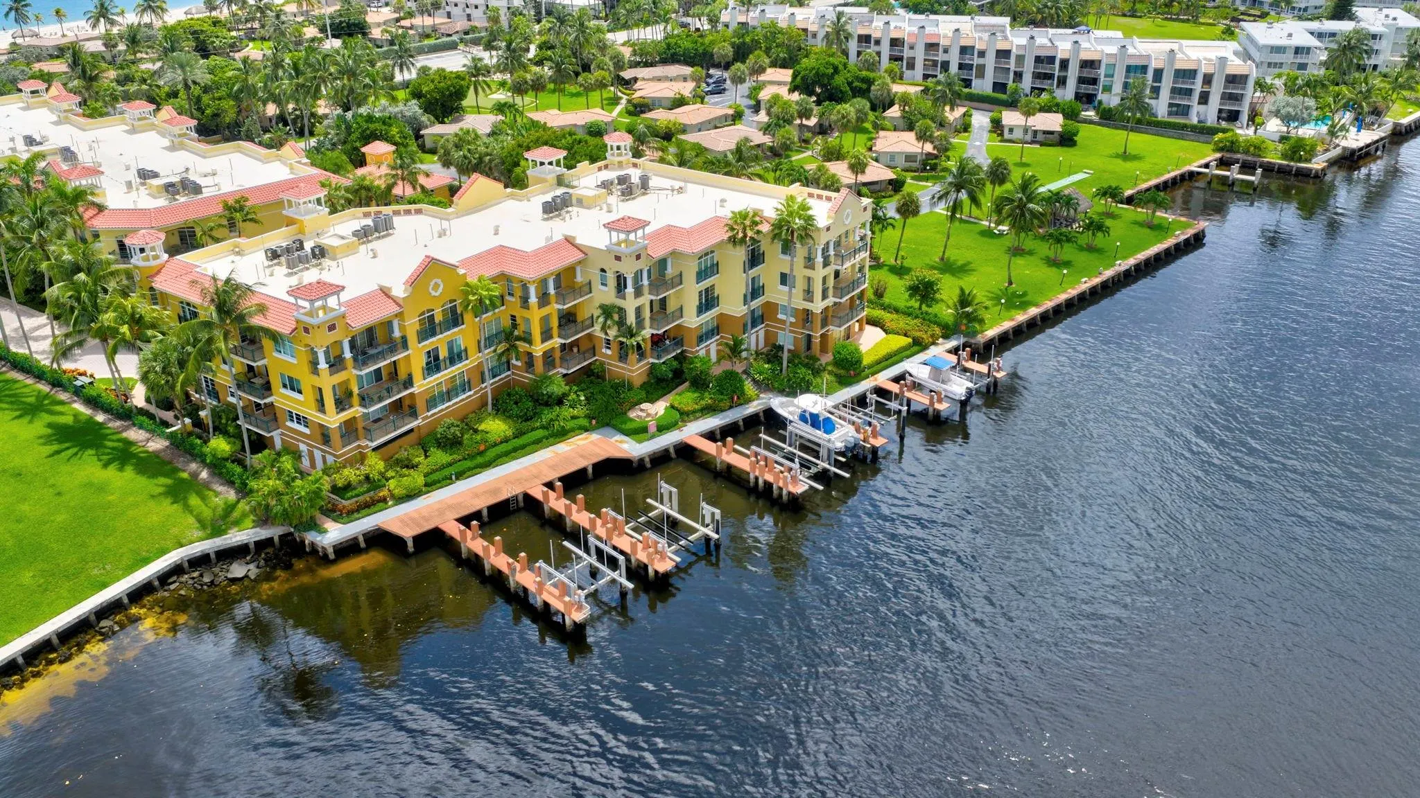 1228 Hillsboro Mile, #203