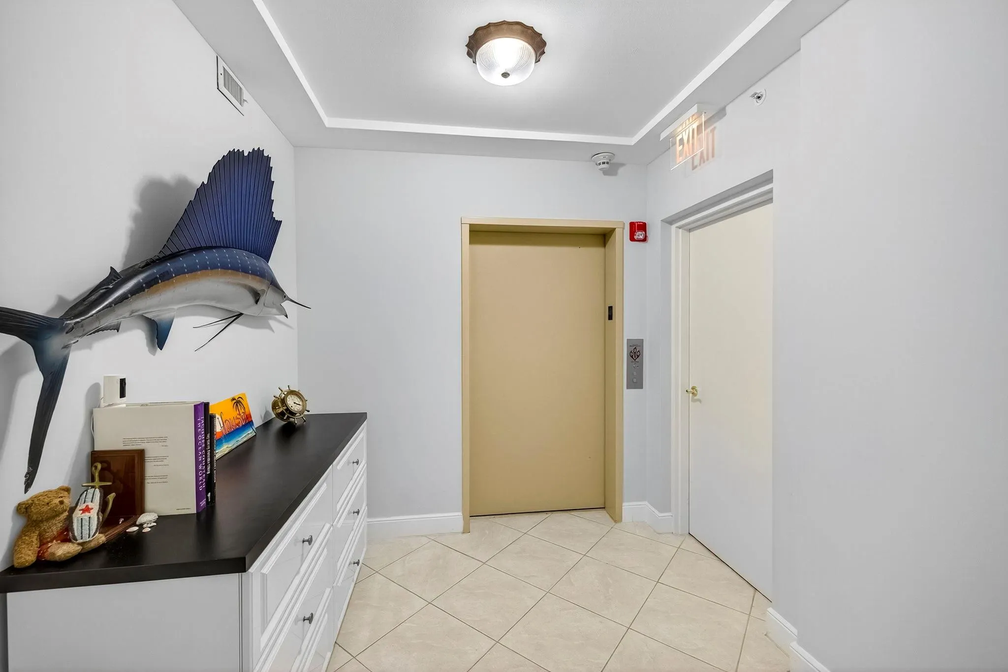 1228 Hillsboro Mile, #203
