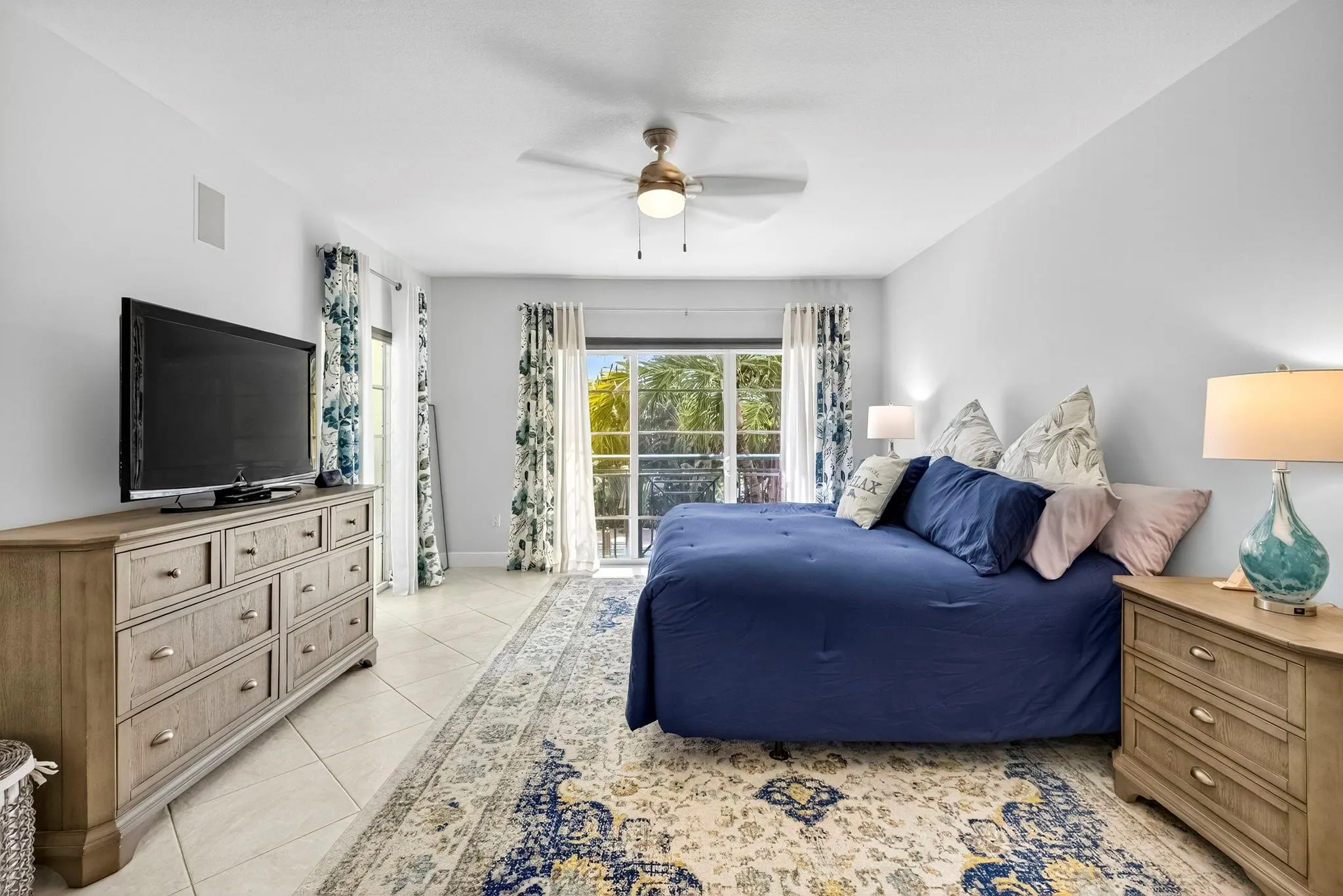 1228 Hillsboro Mile, #203