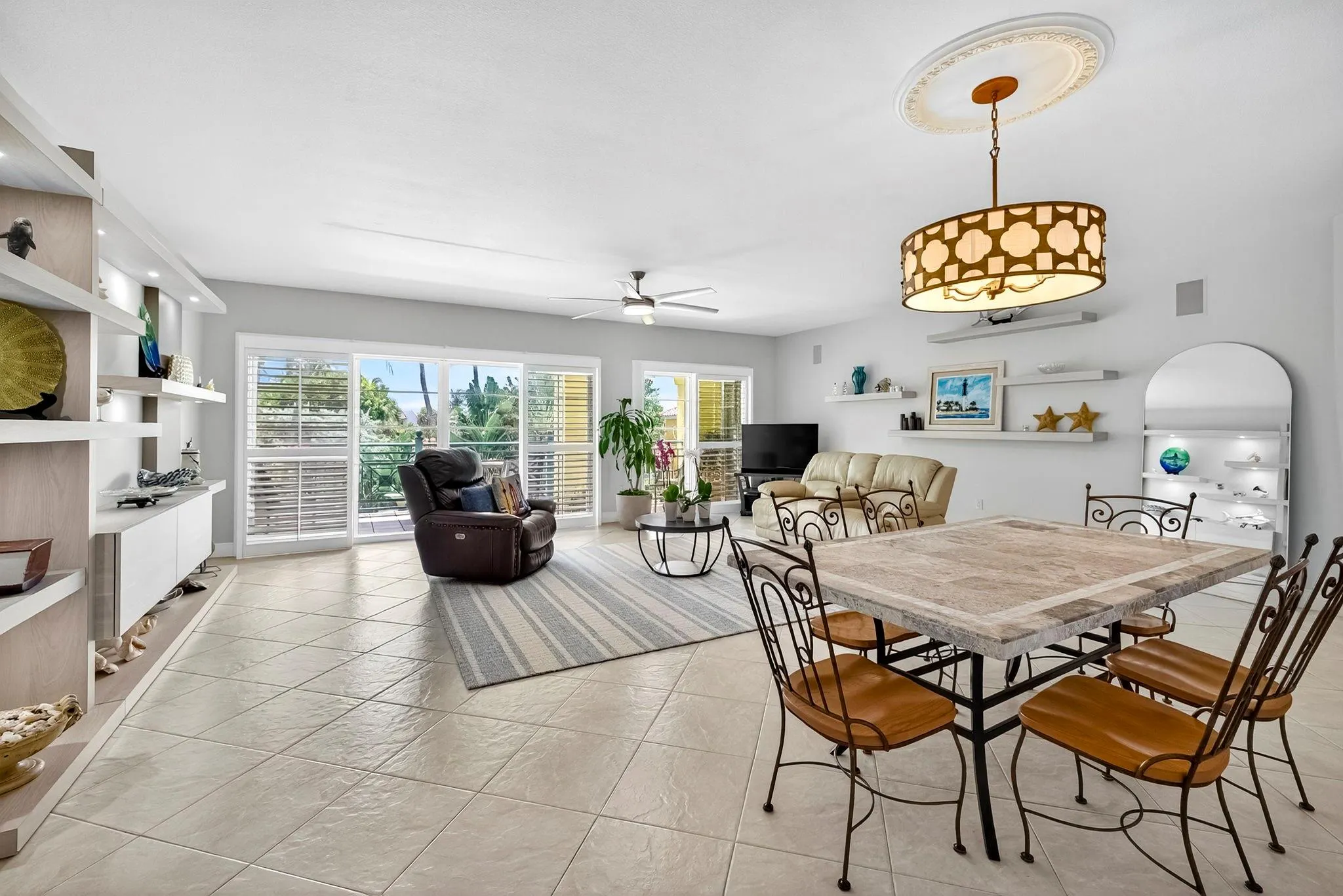 1228 Hillsboro Mile, #203