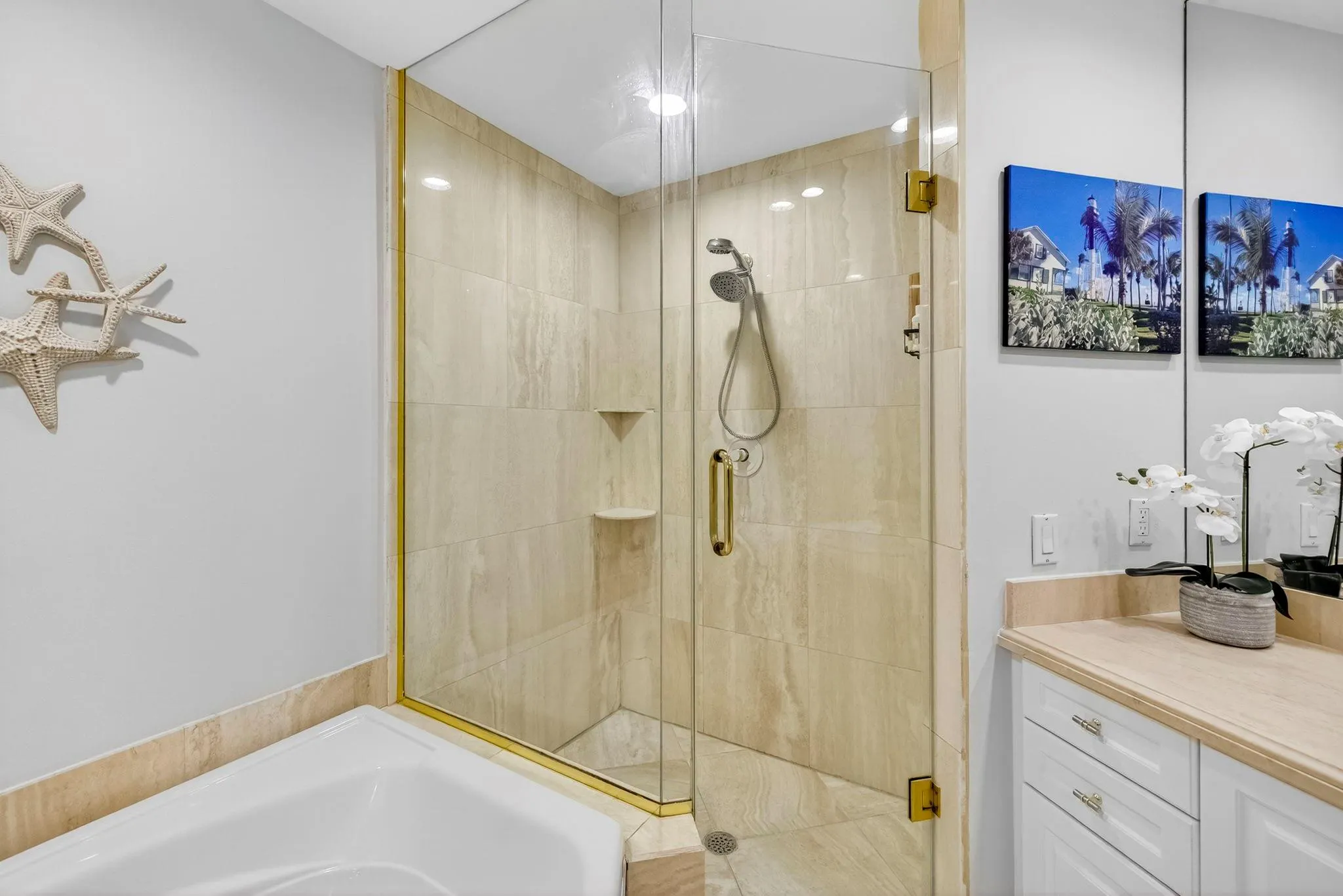 1228 Hillsboro Mile, #203