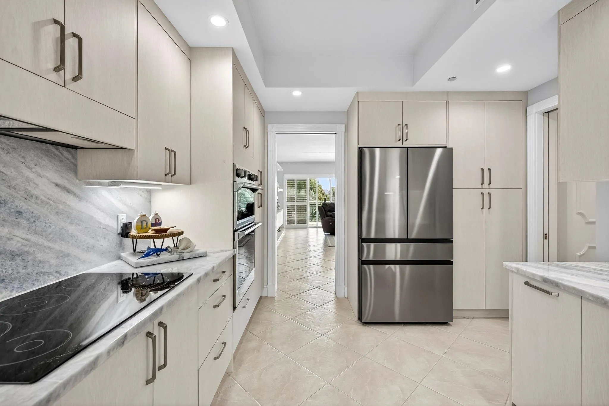 1228 Hillsboro Mile, #203