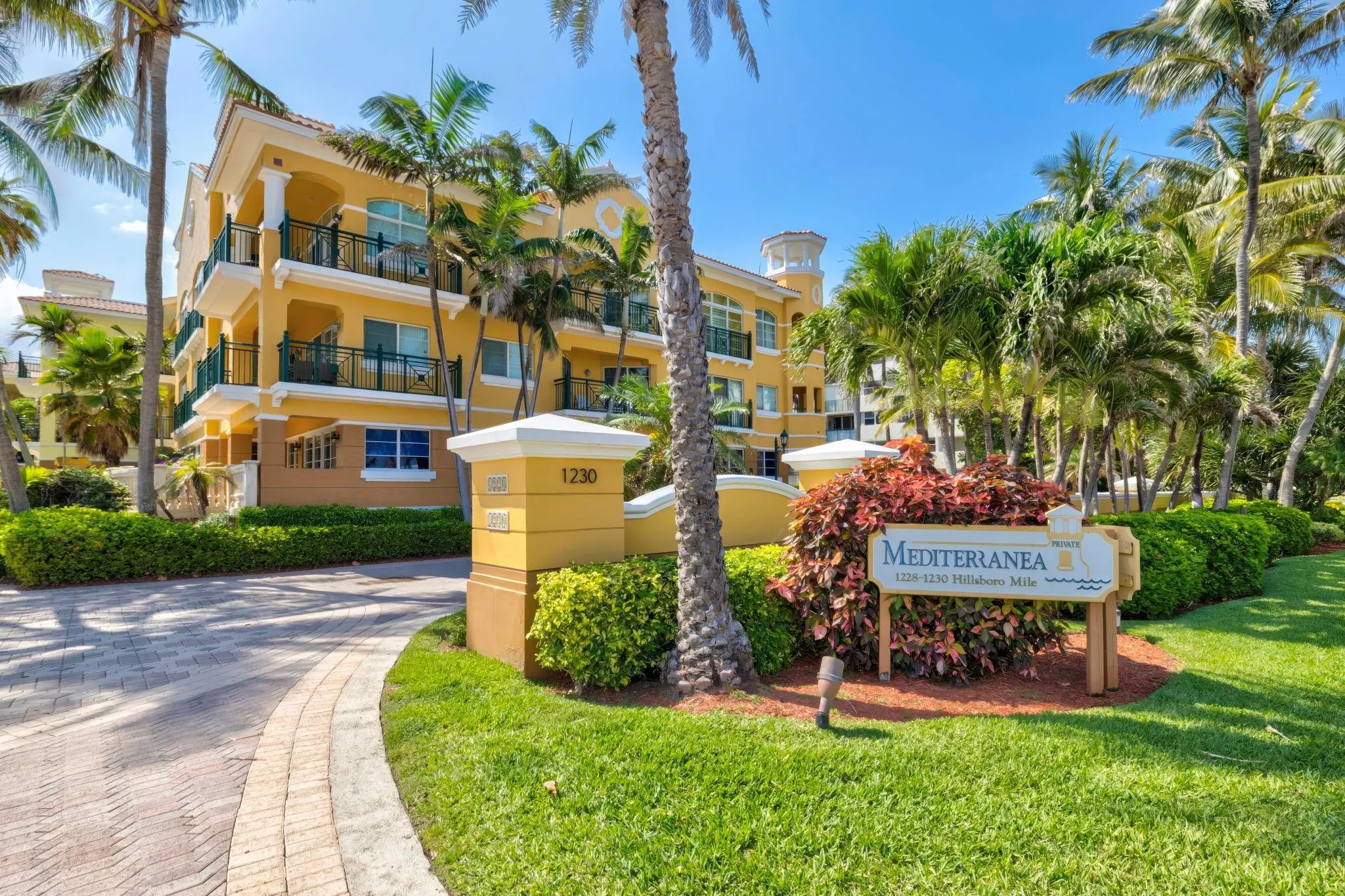 1228 Hillsboro Mile, #203