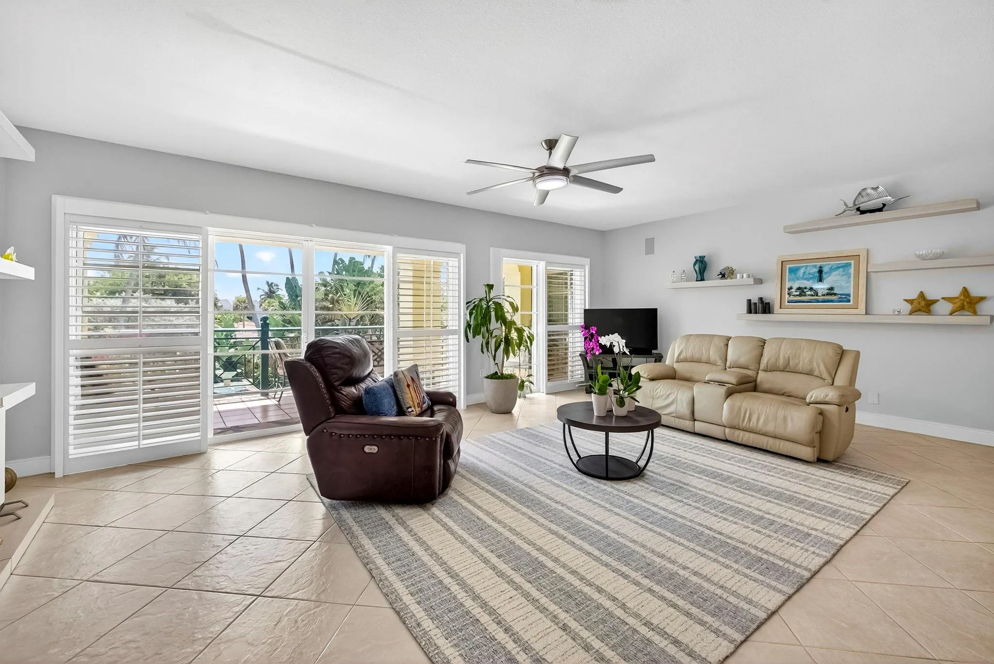 1228 Hillsboro Mile, #203