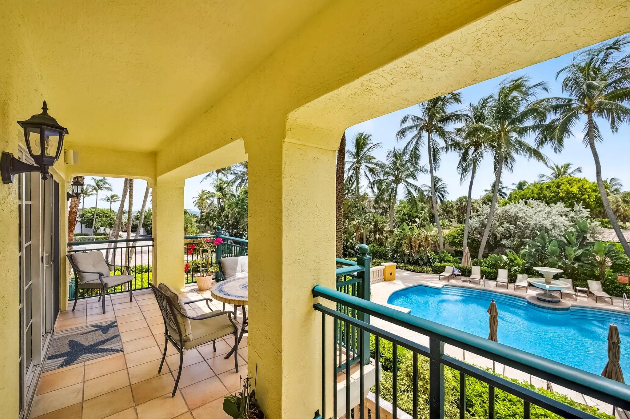 1228 Hillsboro Mile, #203