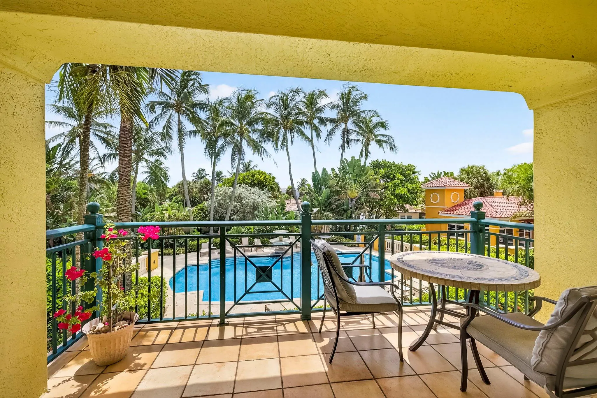 1228 Hillsboro Mile, #203