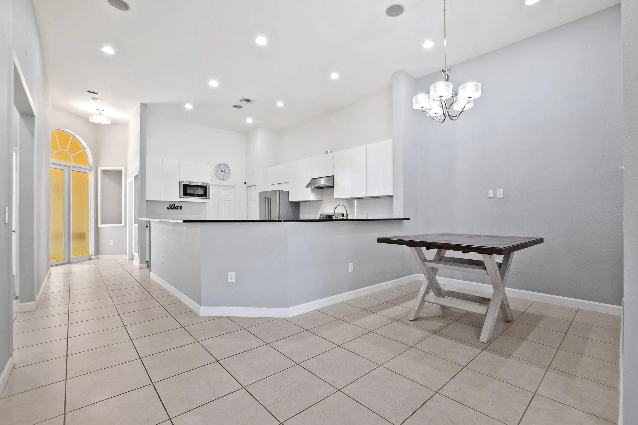 816 W Village Cir