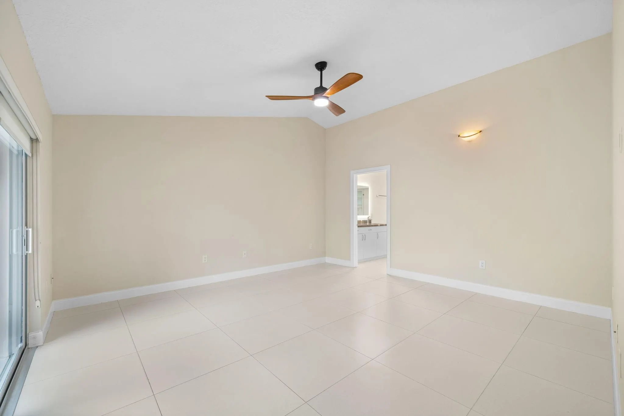 1412 NE 53rd Ct