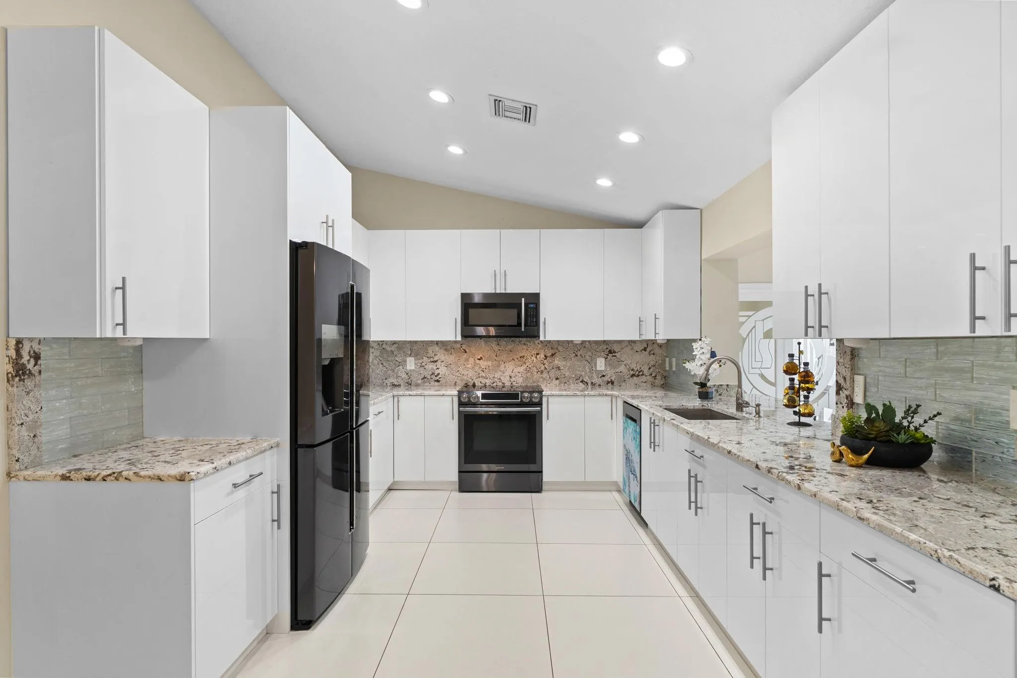 1412 NE 53rd Ct