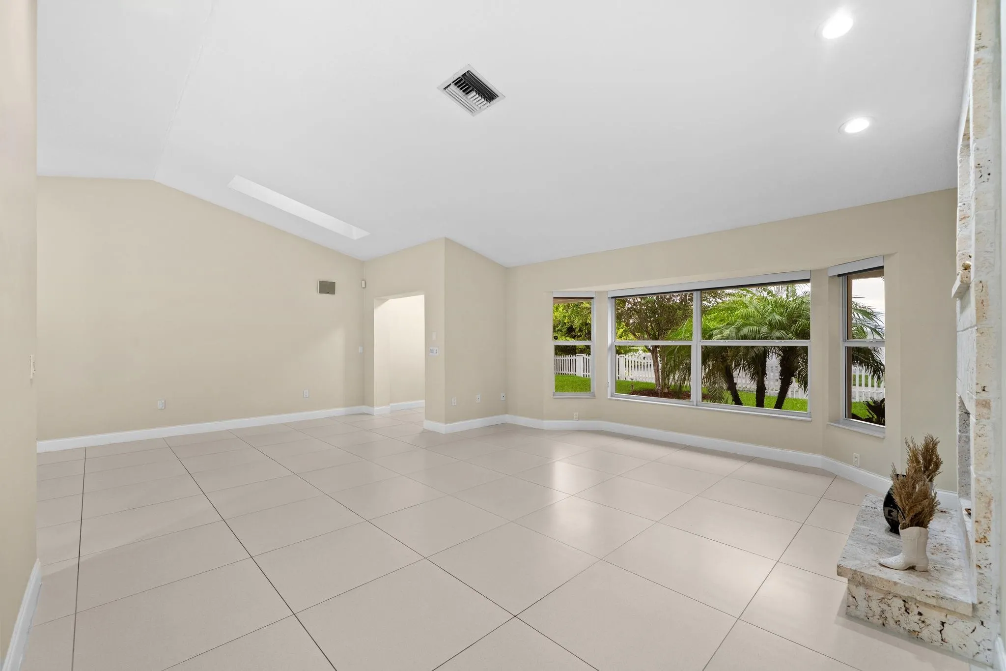 1412 NE 53rd Ct