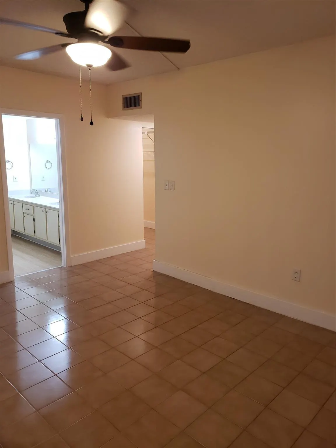 750 NE 199th St, #H-106