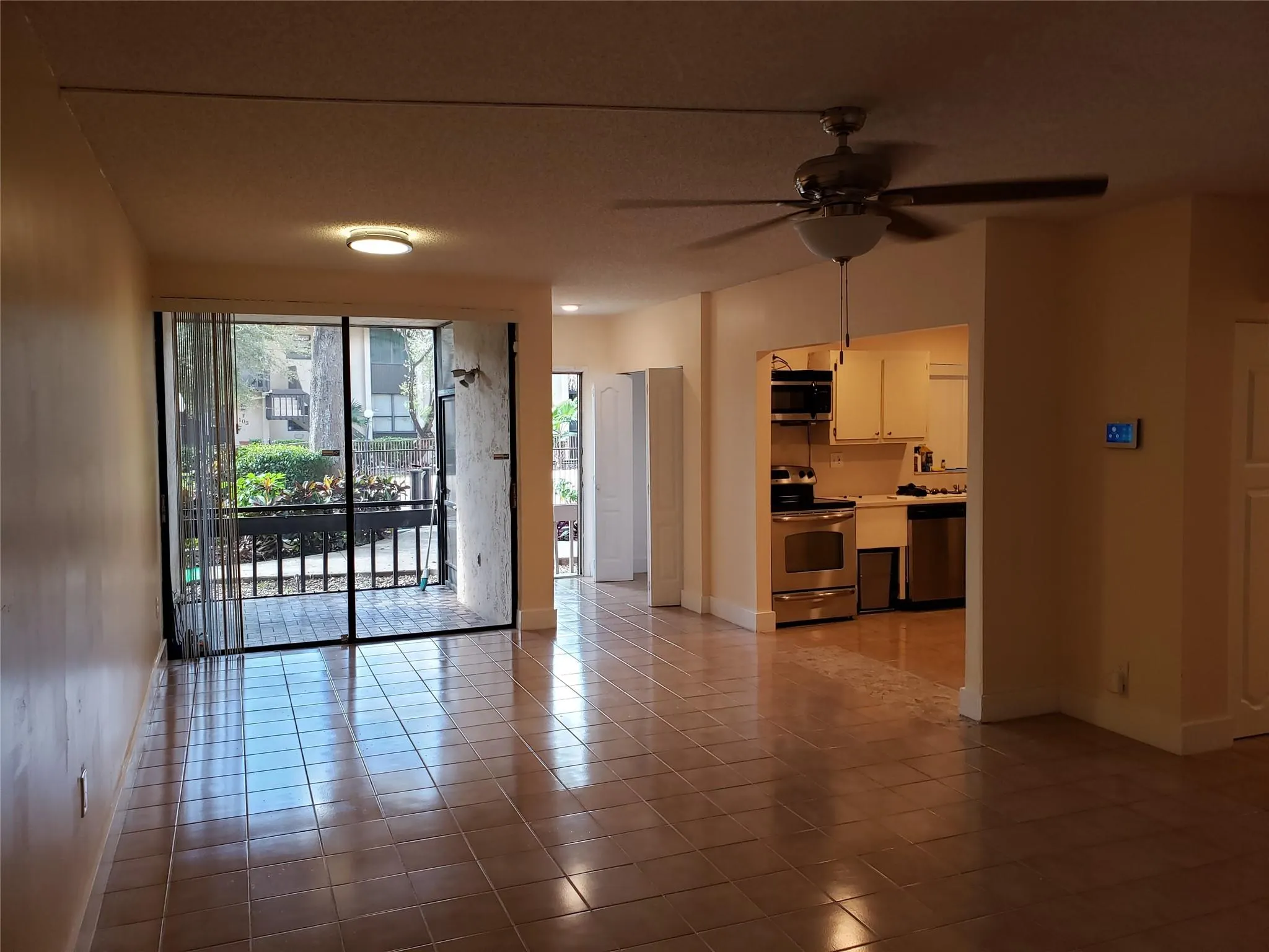 750 NE 199th St, #H-106