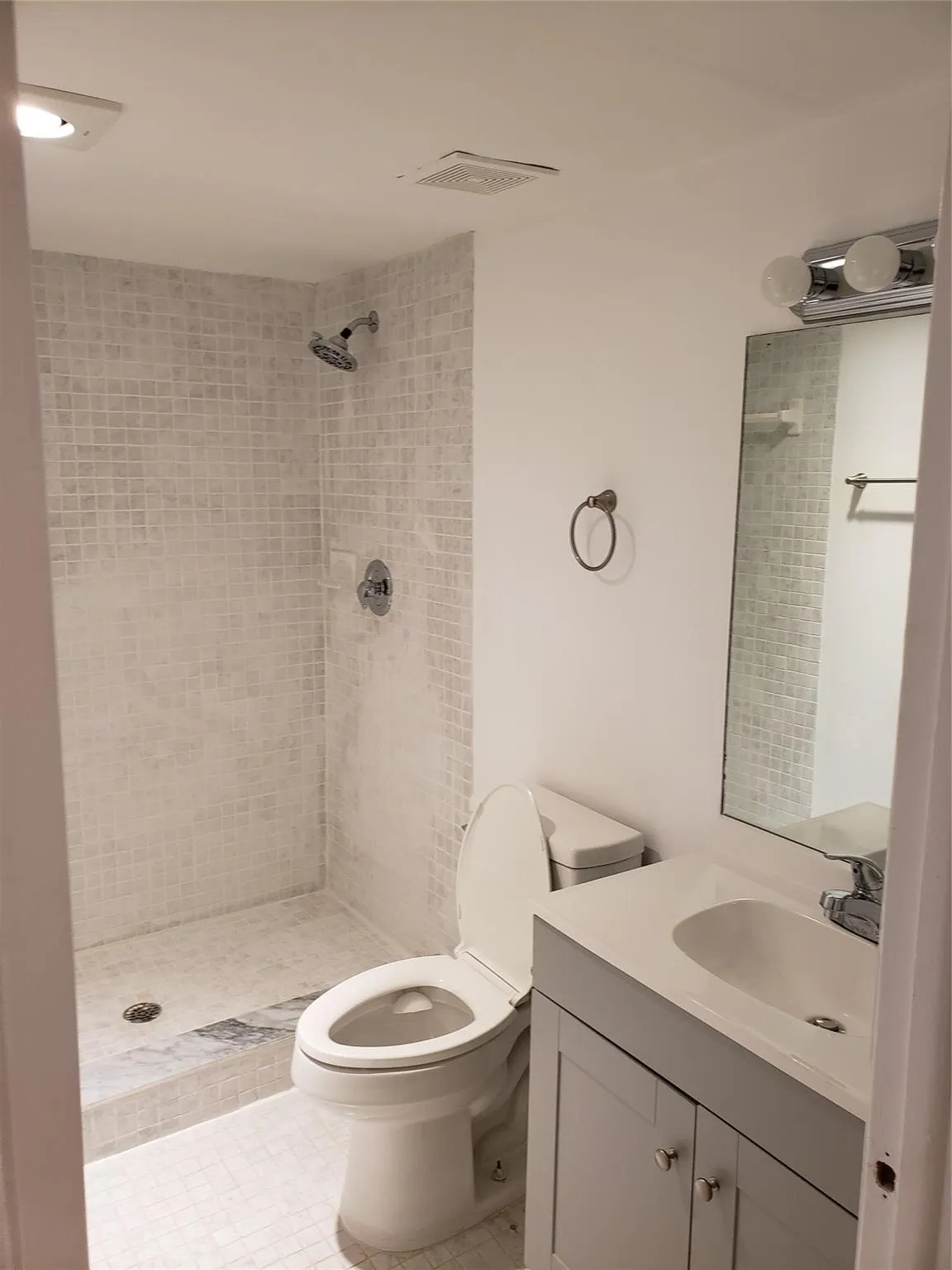 750 NE 199th St, #H-106