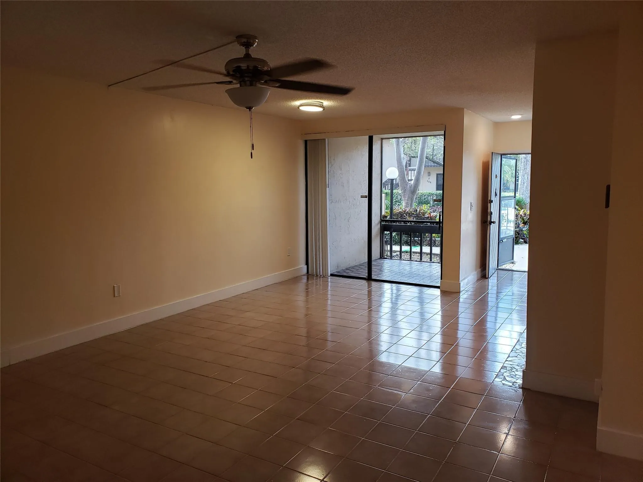750 NE 199th St, #H-106