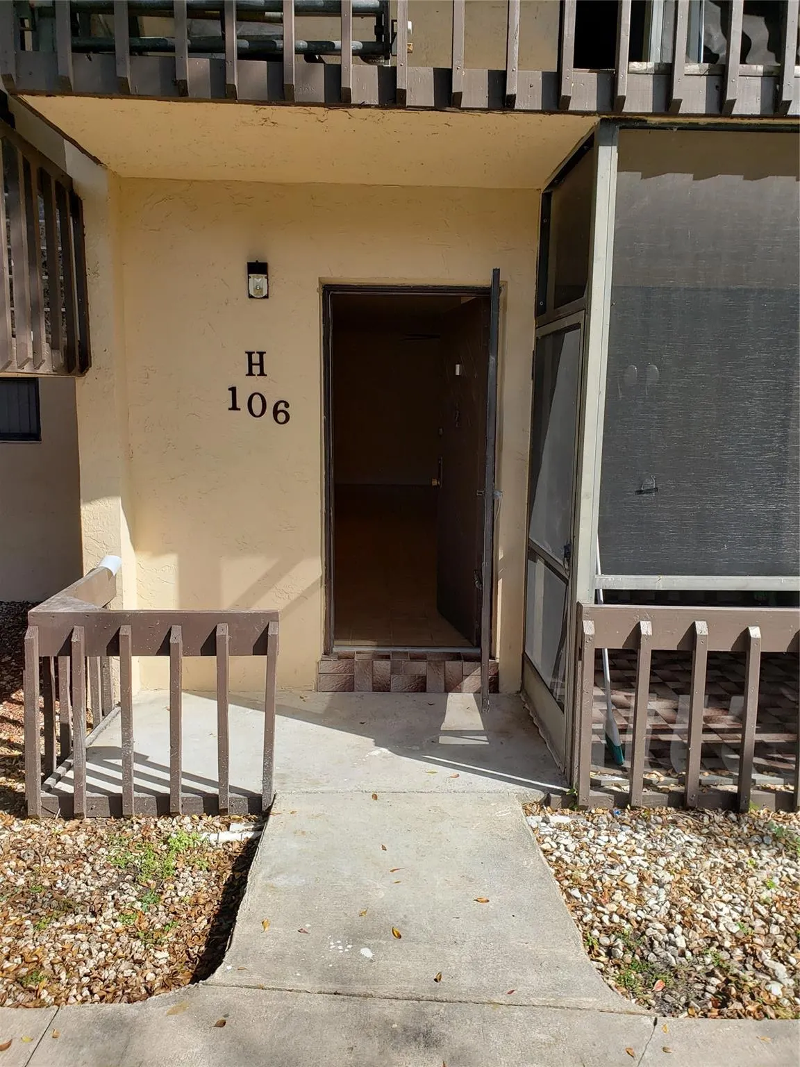 750 NE 199th St, #H-106