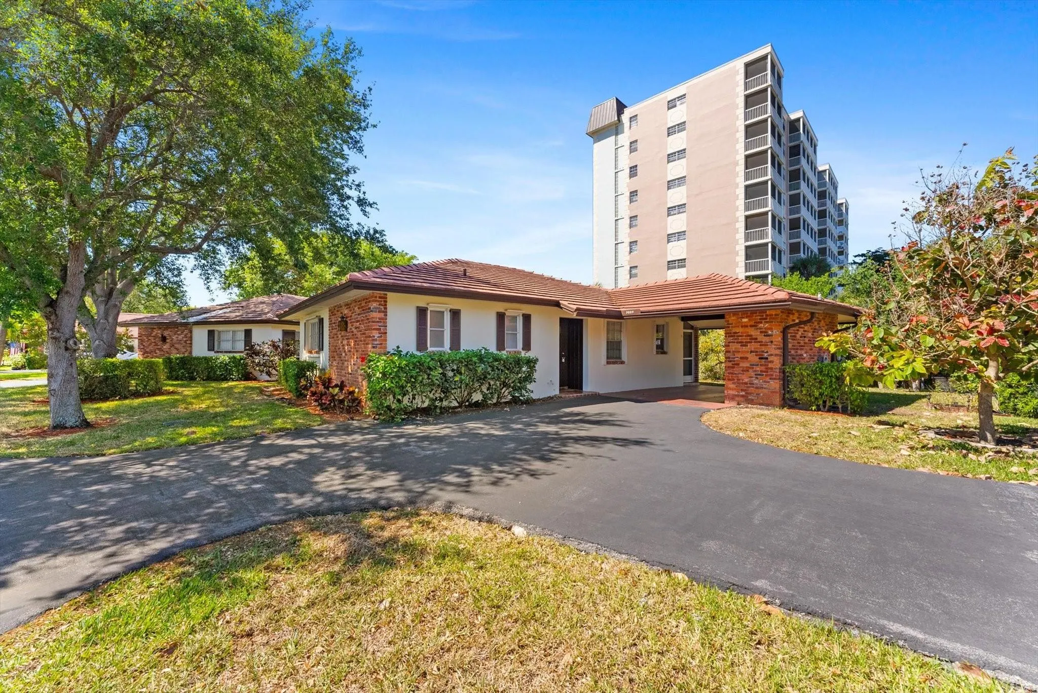 9089 Thunderbird Drive