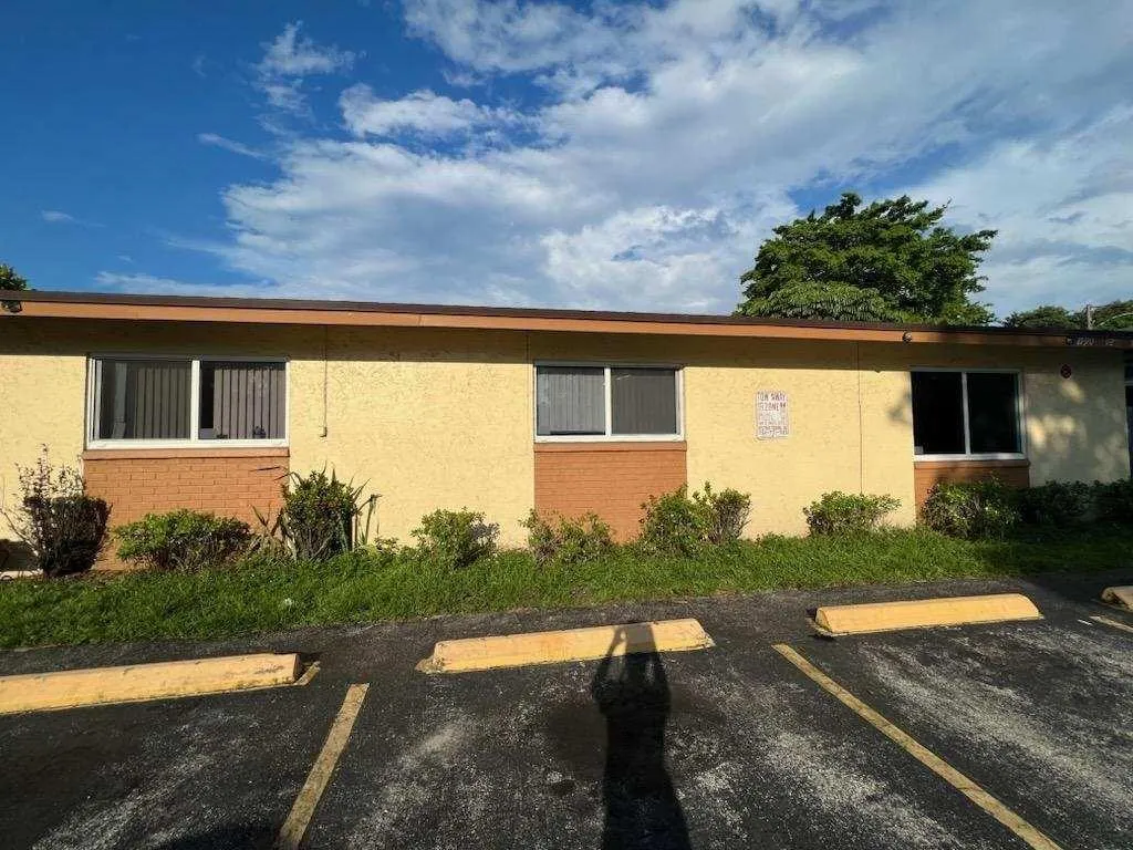 1790 NW 52nd Ave