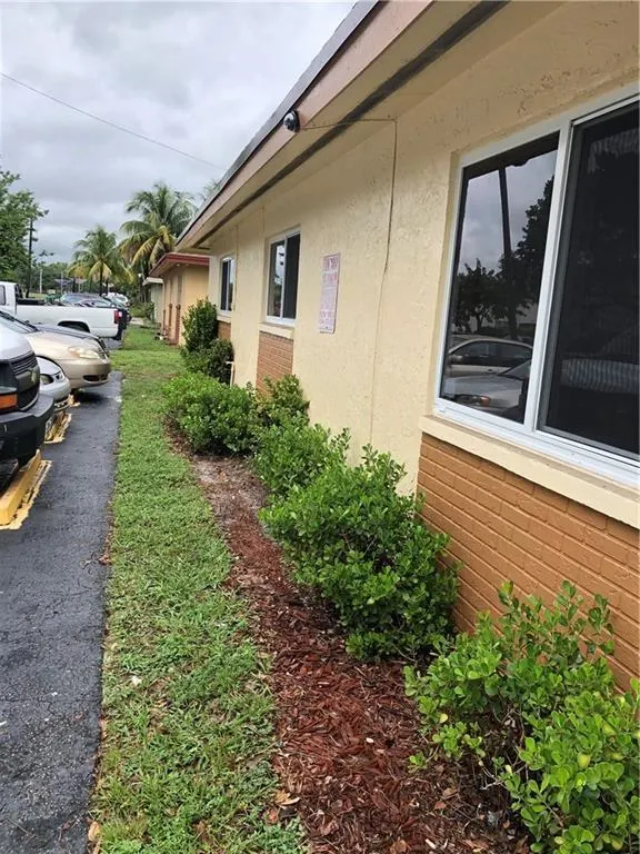 1790 NW 52nd Ave