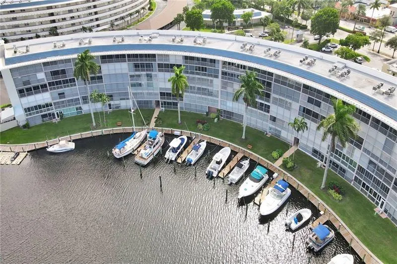 1319 E Hillsboro Blvd, #609