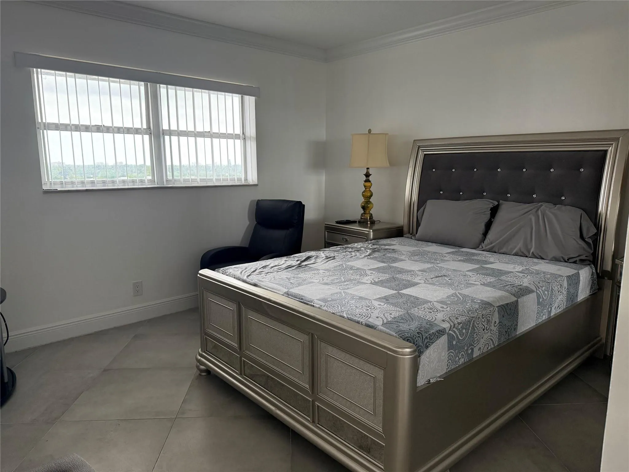 1319 E Hillsboro Blvd, #609
