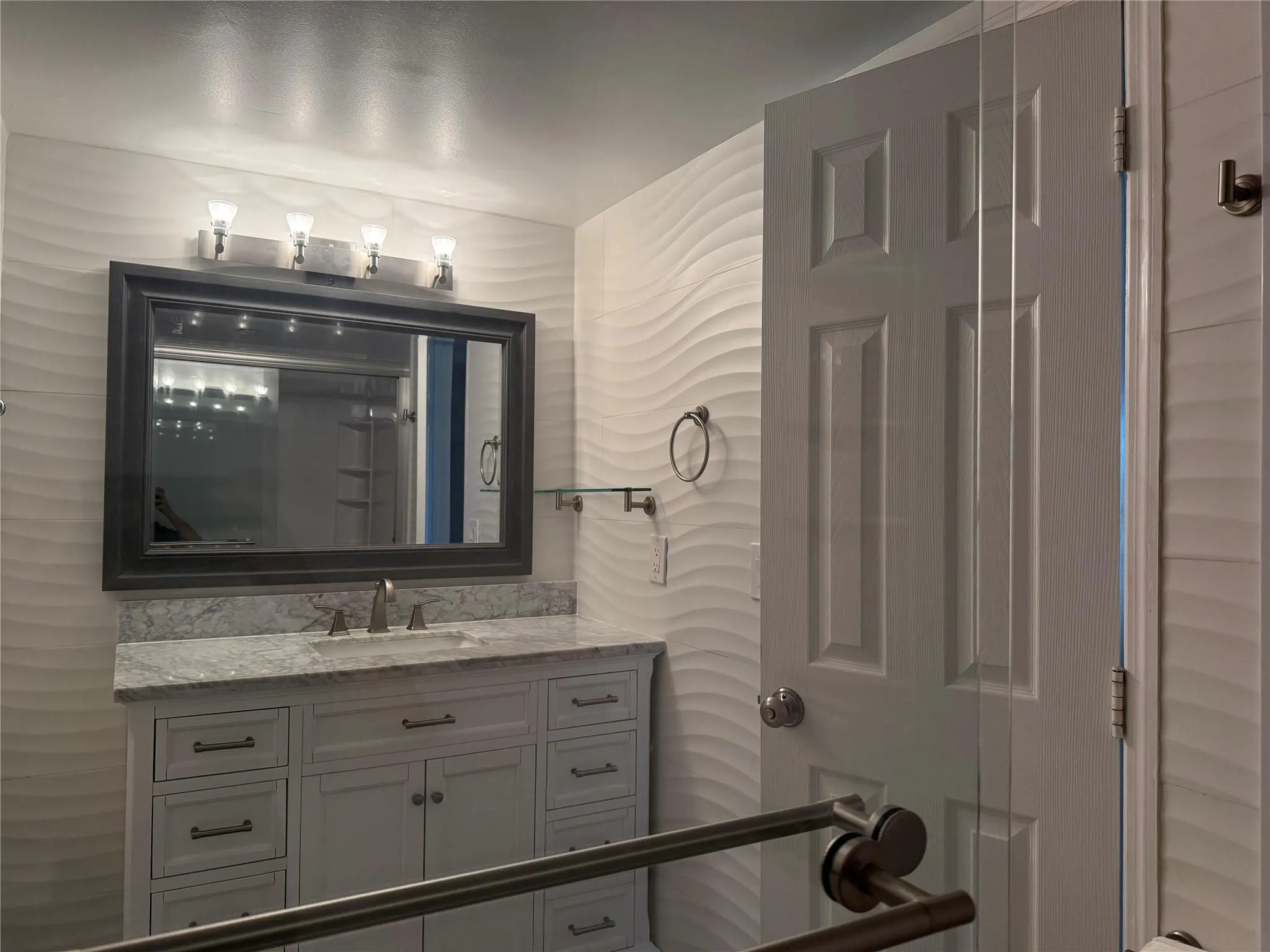 1319 E Hillsboro Blvd, #609