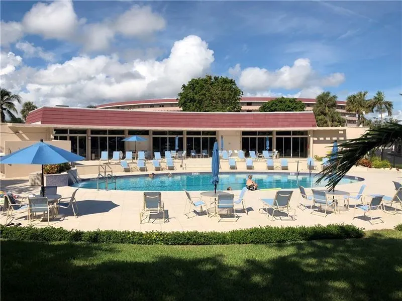 1319 E Hillsboro Blvd, #609