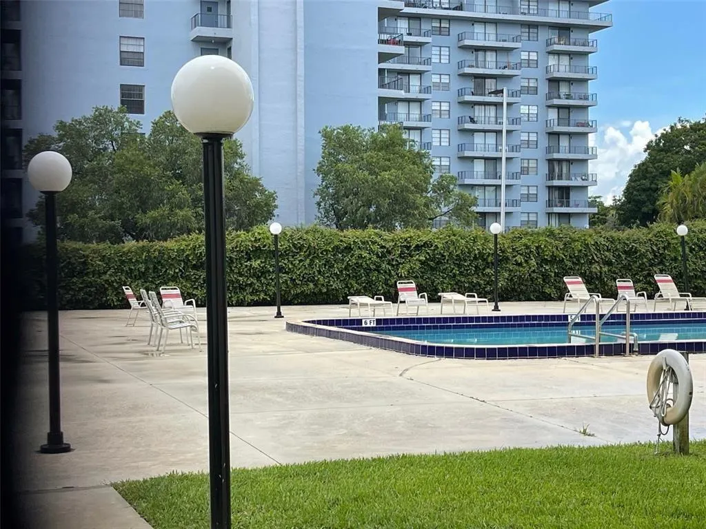 15600 NW 7th Ave, #511
