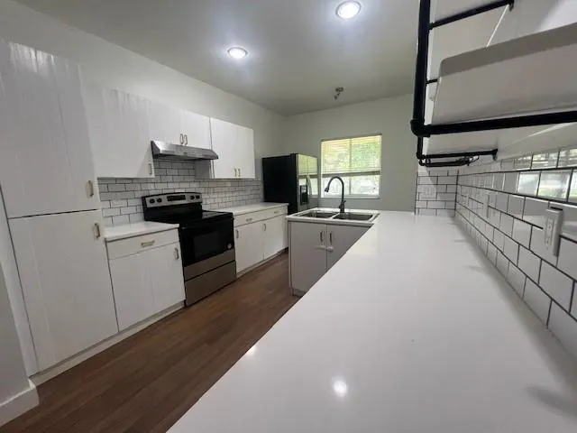 16360 Malibu Dr