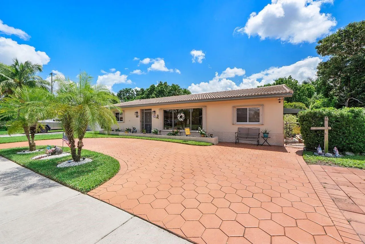 6444 NW 19th Ct