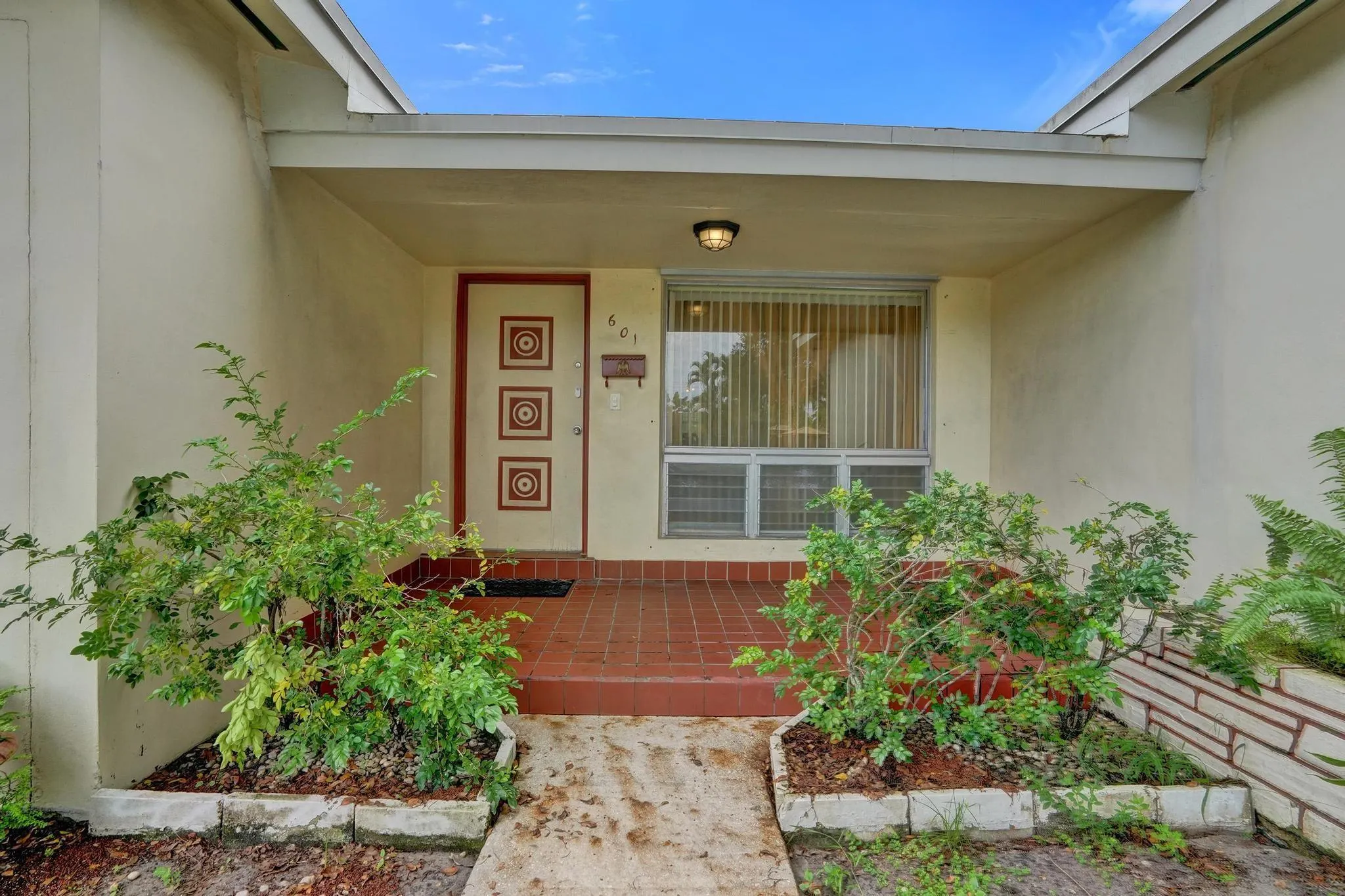 601 N 71st Ter