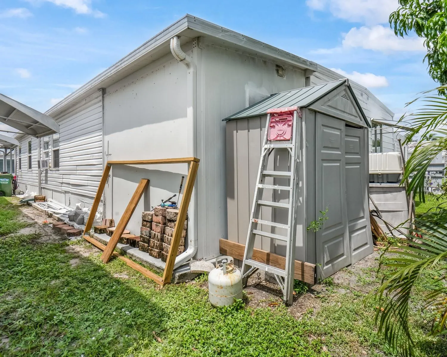 5250 SW 23rd Ter