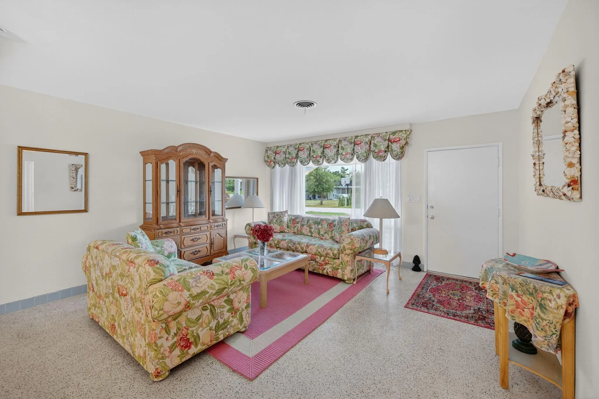 2048 Coco Palm Pl