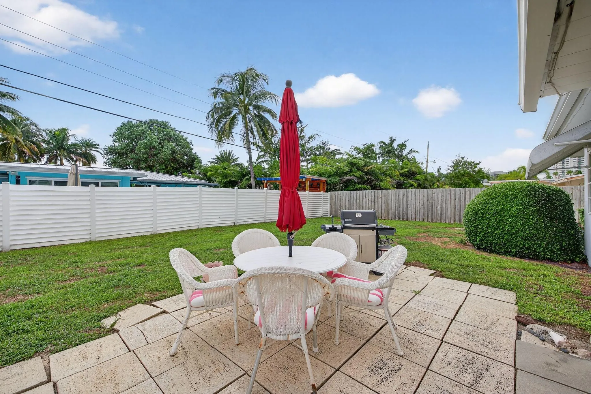 2048 Coco Palm Pl