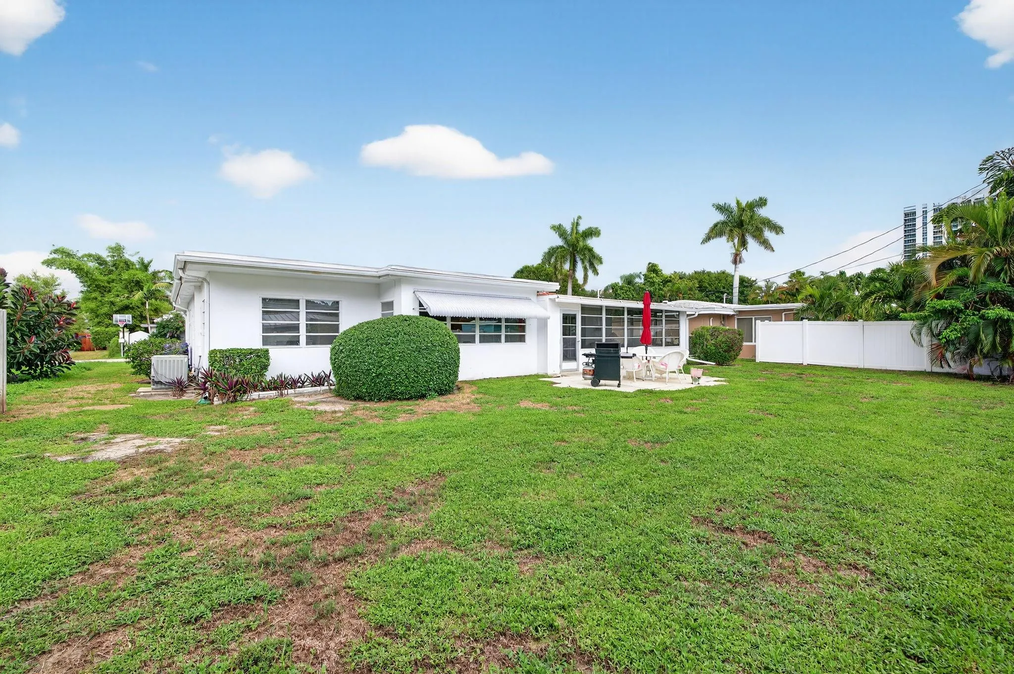 2048 Coco Palm Pl