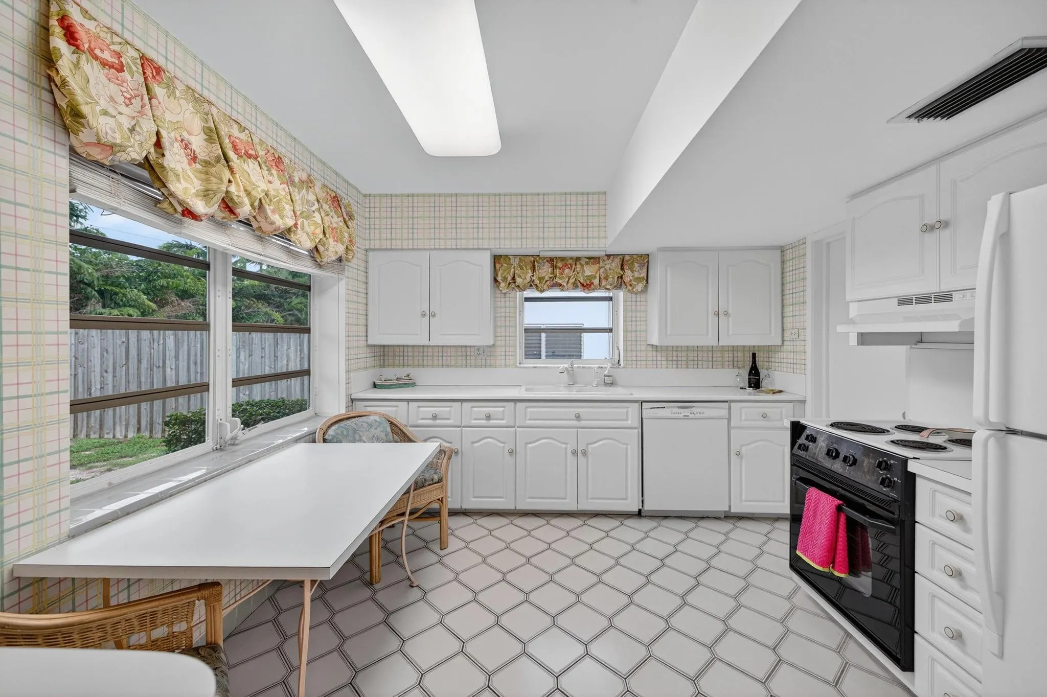2048 Coco Palm Pl